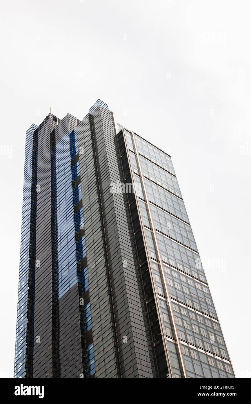 Vista dall'angolo basso della Salesforce Tower, 110 Bishopsgate, nota anche come Heron Tower, Londra, Inghilterra, Regno Unito Foto Stock Vista dall'angolo basso della Salesforce Tower, 110 Bishopsgate, nota anche come Heron Tower, Londra, Inghilterra, Regno Unito Foto Stock