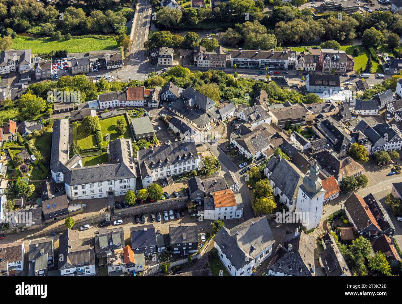 Vista aerea, città vecchia, vecchio castello e St George's Chapel, Arnsberg, Sauerland, Renania settentrionale-Vestfalia, Germania Foto Stock