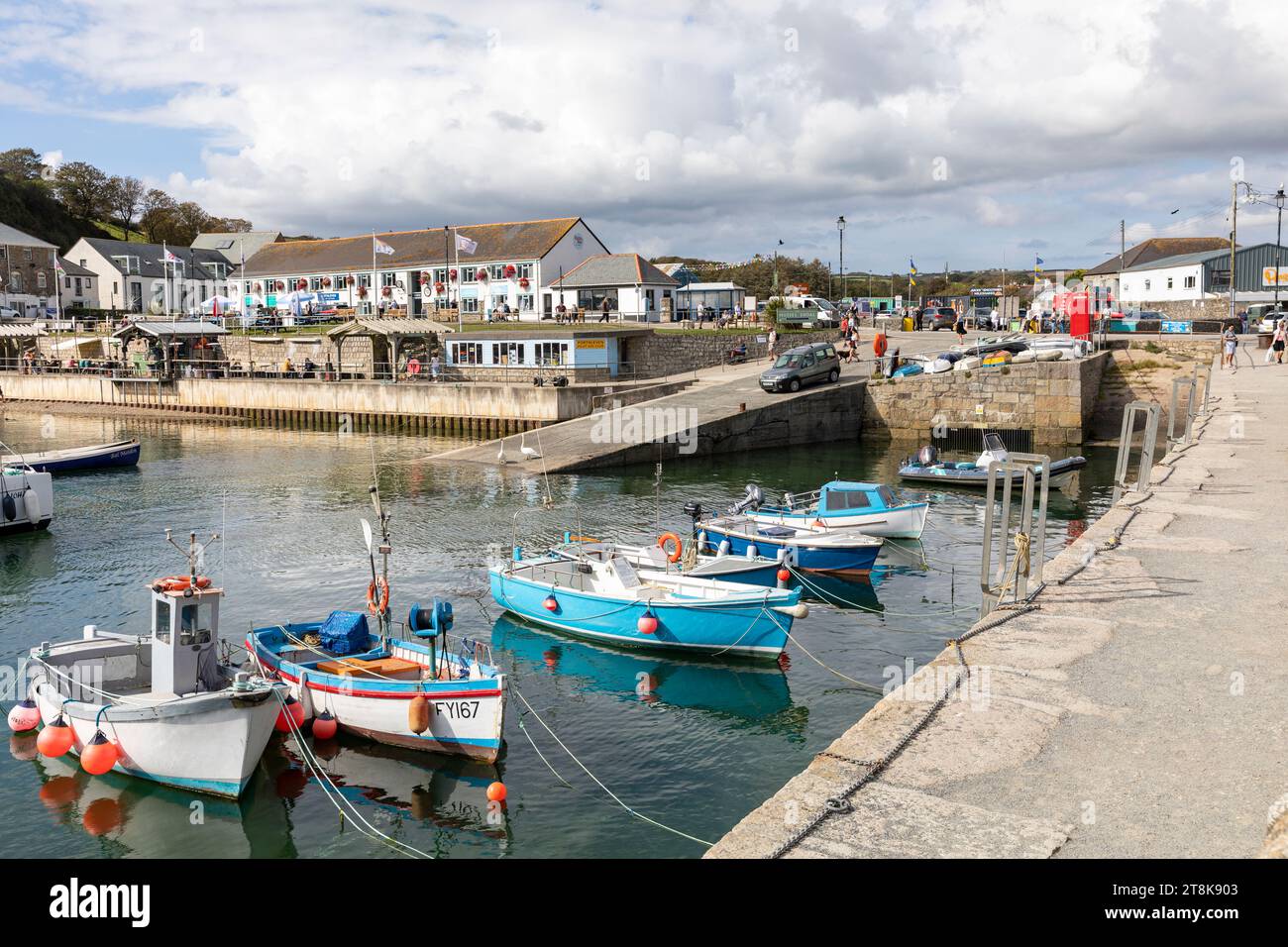 Porthleven Cornwall, una città della Cornovaglia con il porto di pescatori più meridionale della Gran Bretagna, Cornovaglia, Inghilterra, Regno Unito, 2023 Foto Stock