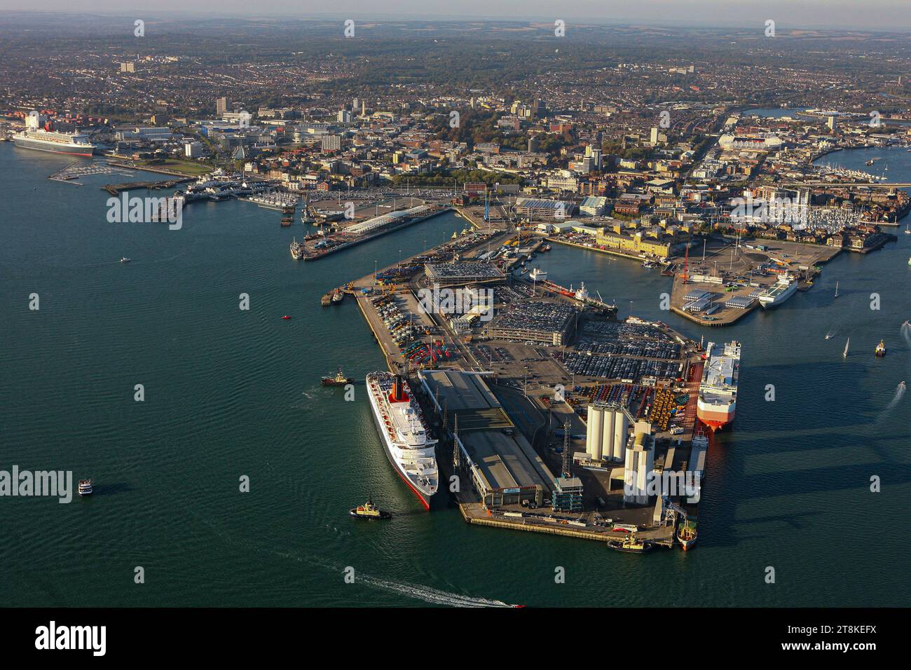 Vista aerea del terminal delle navi da crociera nei moli di Southampton, a 70 km circa da Londra Foto Stock