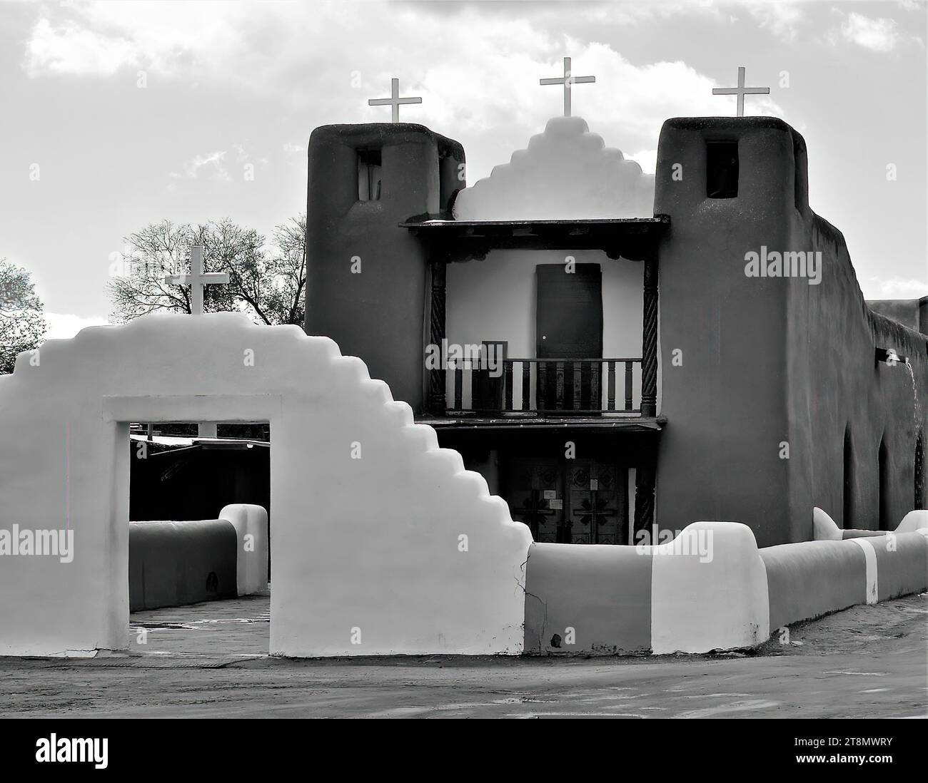 Monocromatico della chiesa di San Geronimo a Taos Pueblo, New Mexico Foto Stock