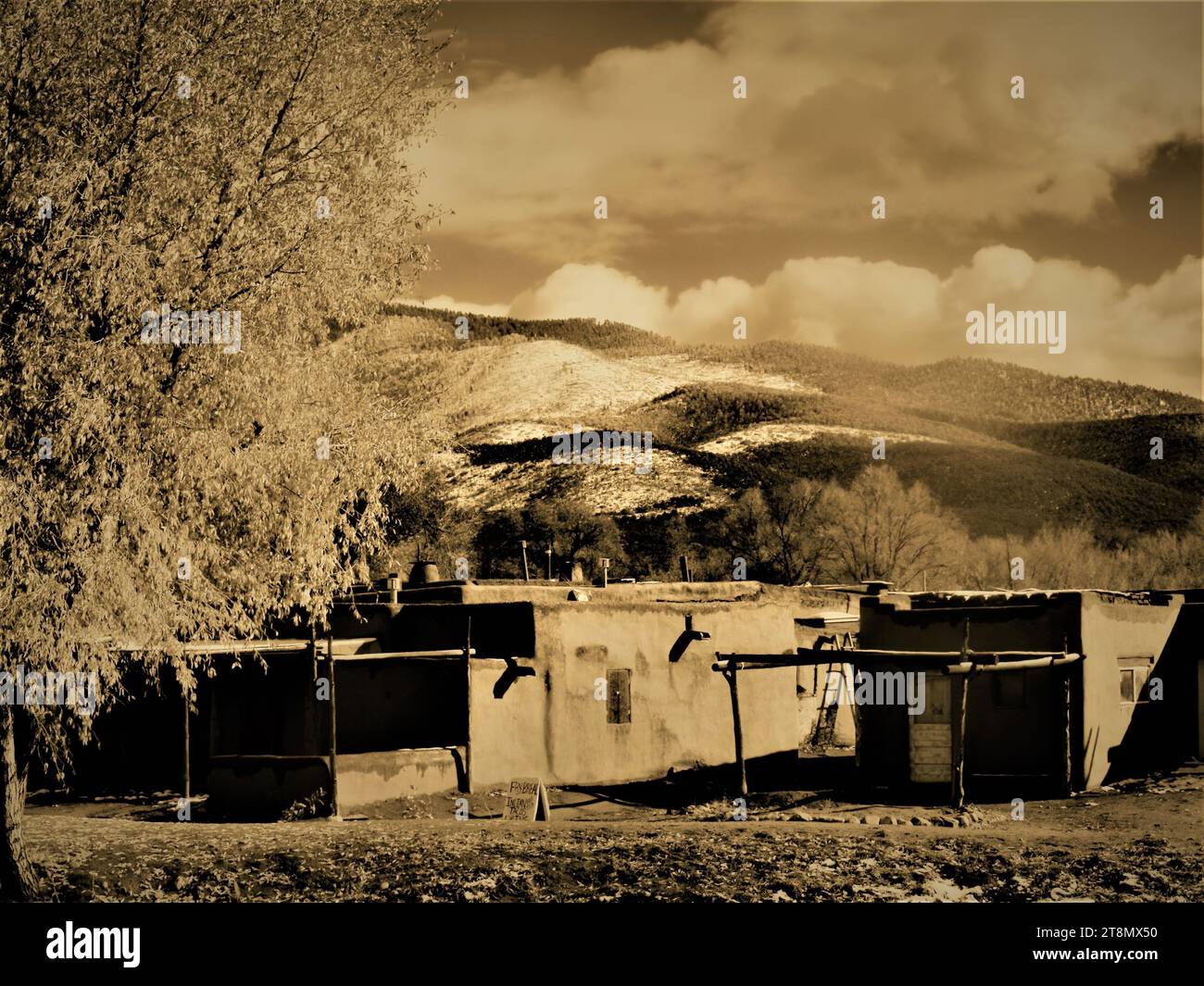 Taos Pueblo adobe abita in tonalità marrone Foto Stock