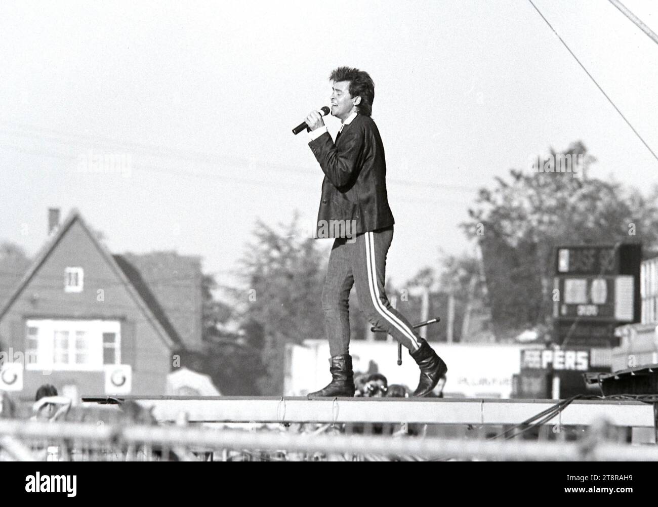Esibizione di Paul Young durante il festival di Torhout nel 1985 con la famiglia reale. Belgio vvbvanbree Photography Foto Stock