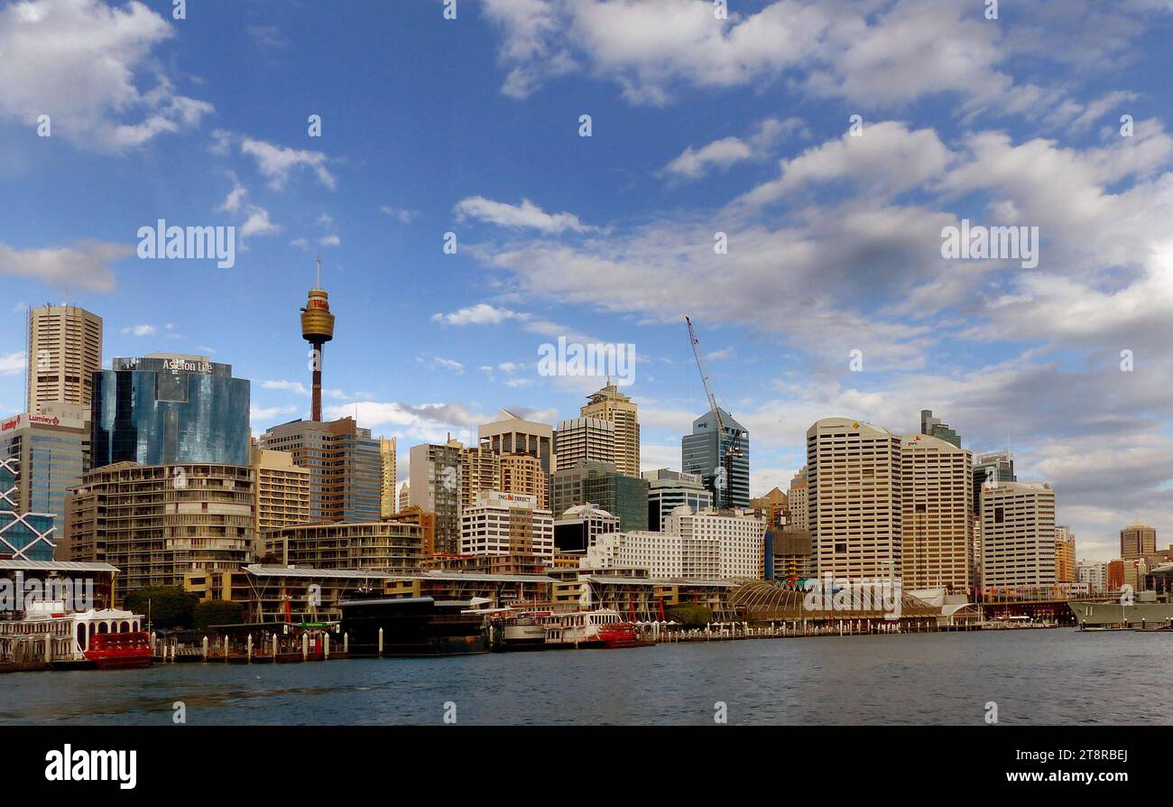 Skyline di Sydney da Darling Harbour, più di 18 importanti edifici adibiti a uffici saranno sostituiti nel CBD di Sydneys nei prossimi due anni, riporta l'Australian Financial Review Foto Stock