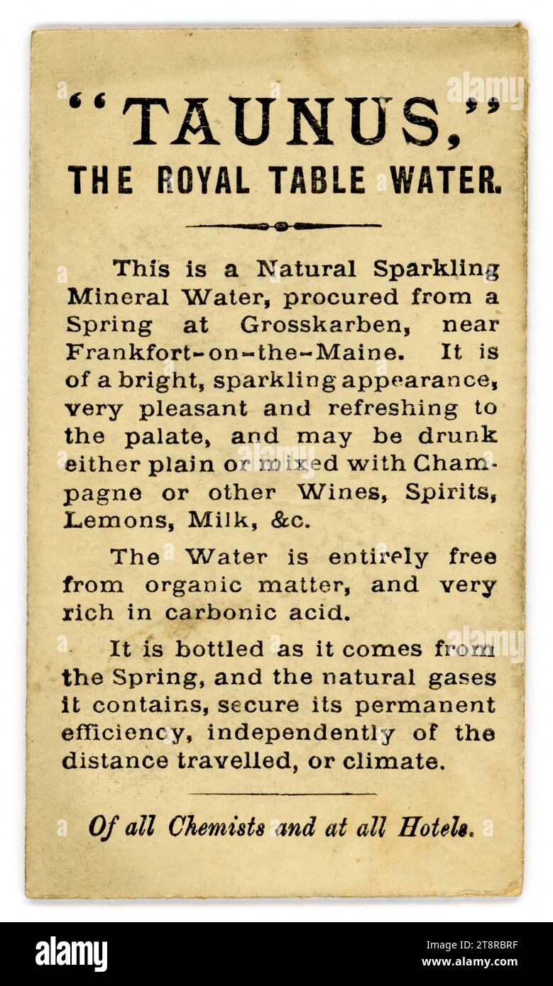 Retro della carta de visite vittoriana originale (carta da visita o CDV) con un annuncio per Taunus - The Royal Table Water stampato su di essa. La fonte dell'acqua sorgiva è Grosskarben, (Gross-Karben) vicino a Frankfort (Francoforte) sul Maine, in Germania. Early advertising on consumer Goods., circa 1880's, Londra, Regno Unito Foto Stock