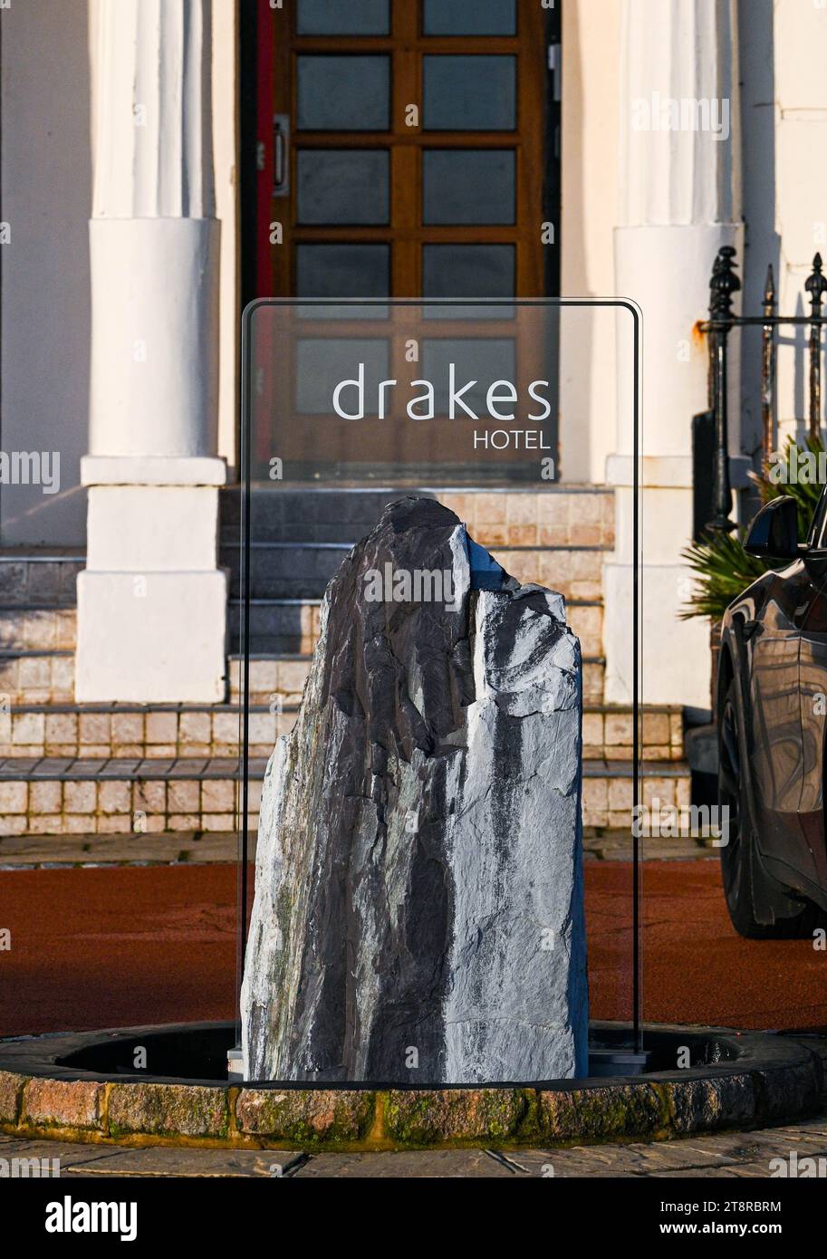 Ingresso del Drakes Hotel sul lungomare di Brighton , Sussex , Regno Unito Foto Stock