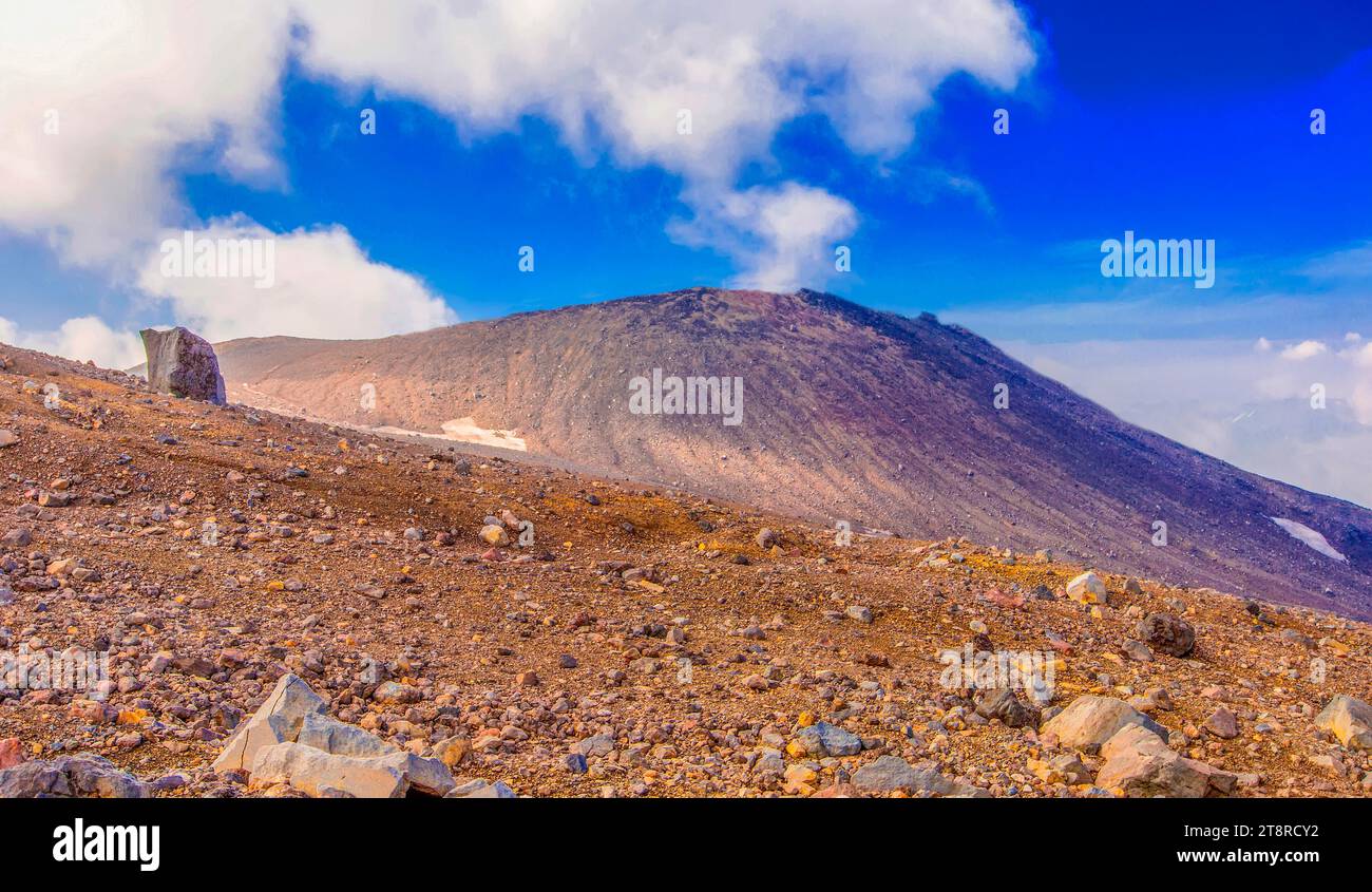 L'altopiano di pietra sul vulcano Gorely sulla penisola di Kamchatka Foto Stock