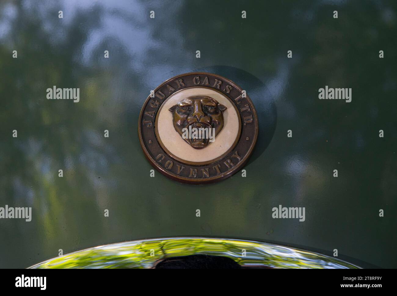 Auto sportiva britannica classica Jaguar XK120 con guida a sinistra (1948) Foto Stock
