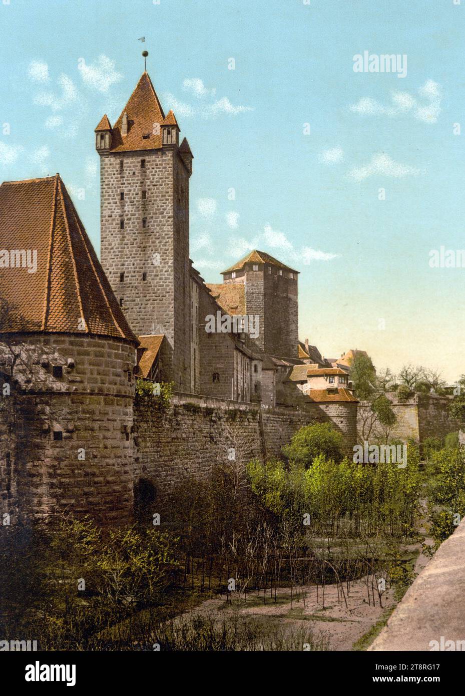 Der Turm Luginsland a Nürnberg, Bayern, Deutschland, Historisch, digital restaurierte Reproduktion einer Photochromdruck aus den 1890er-Jahren / The Luginsland Tower a Norimberga, Baviera, Germania, storica, riproduzione restaurata digitalmente di una stampa fotocromatica degli anni '1890 Foto Stock