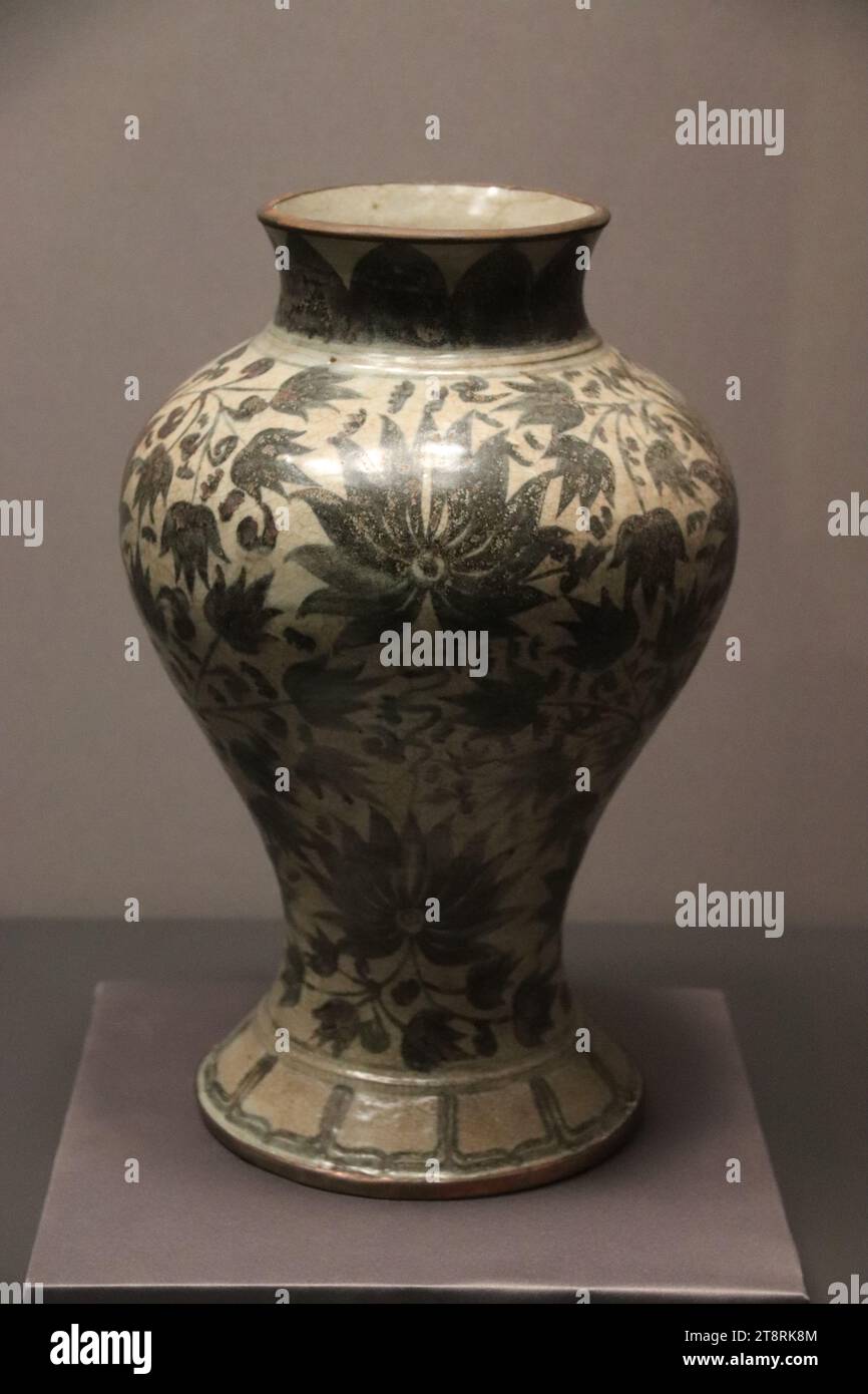 Arte Lanna: Vaso in gres smaltato, Galleria di storia tailandese, Museo Nazionale della Thailandia, Bangkok Foto Stock