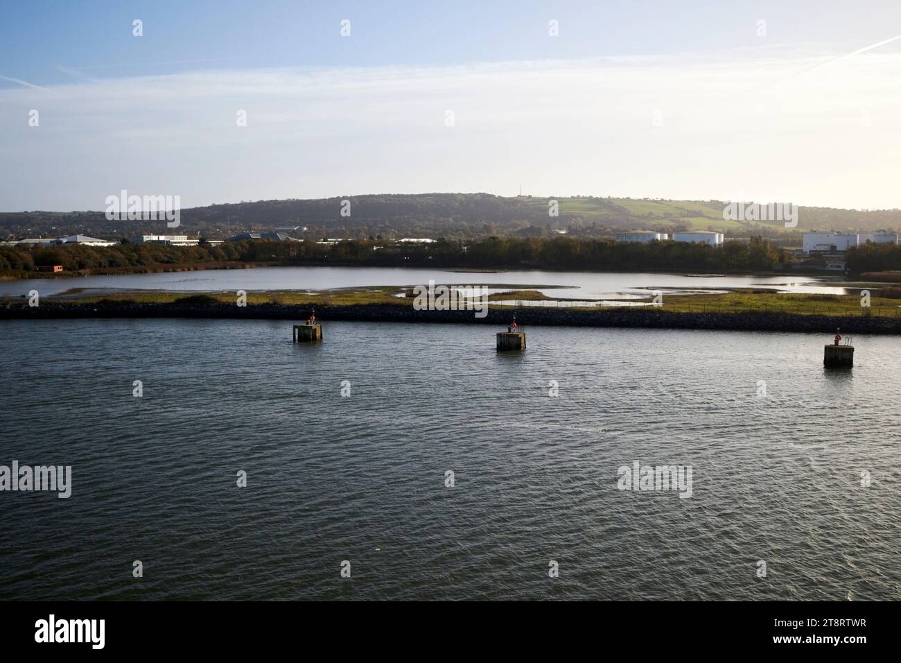 Finestra di Belfast lough sulla riserva naturale naturale nel porto di belfast, belfast, irlanda del Nord, regno unito Foto Stock