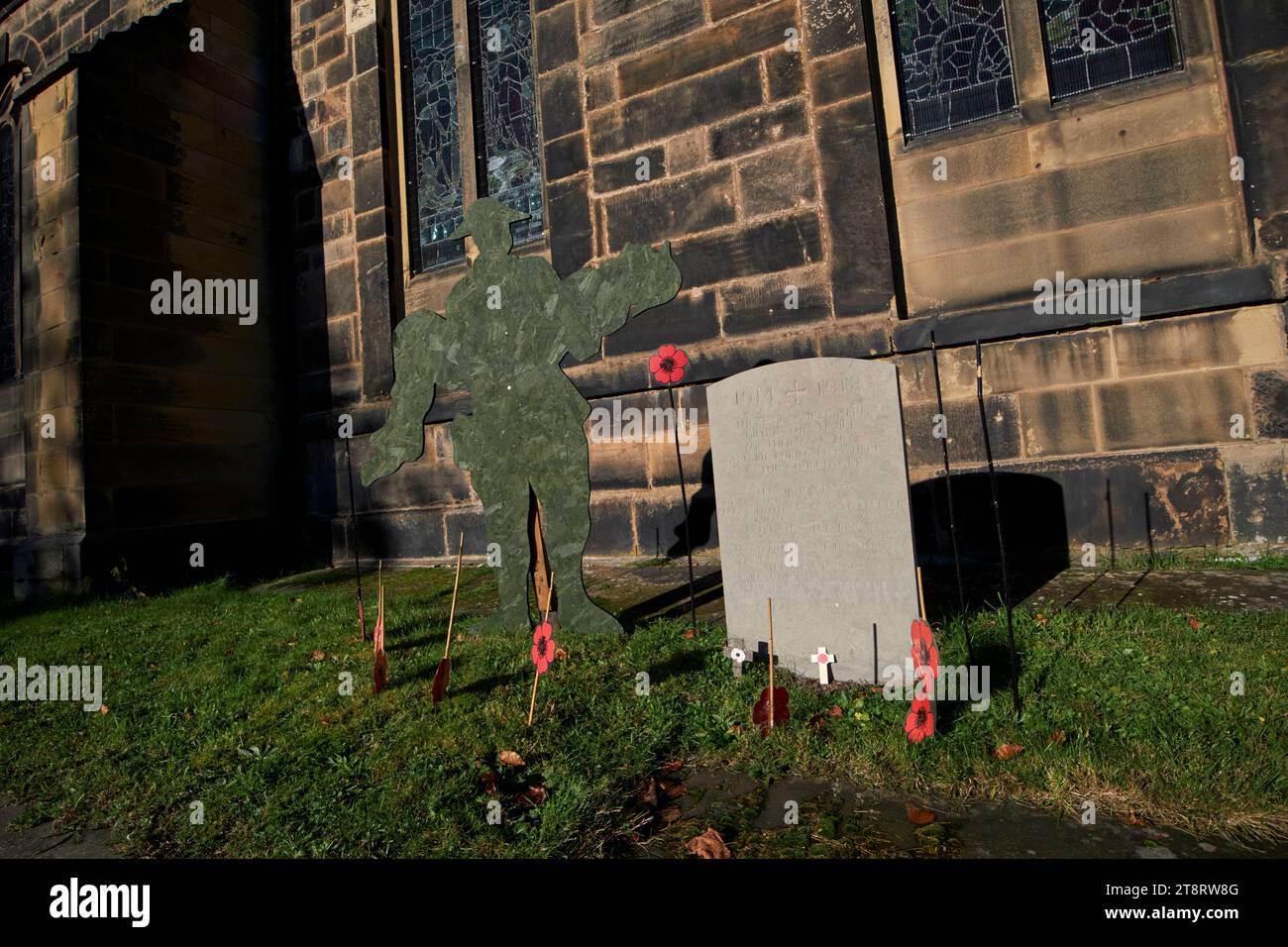 Memoriale della tomba di guerra del commonwealth nel cimitero della chiesa di st cuthberts in inghilterra chiesa Churchtown southport merseyside inghilterra regno unito Foto Stock