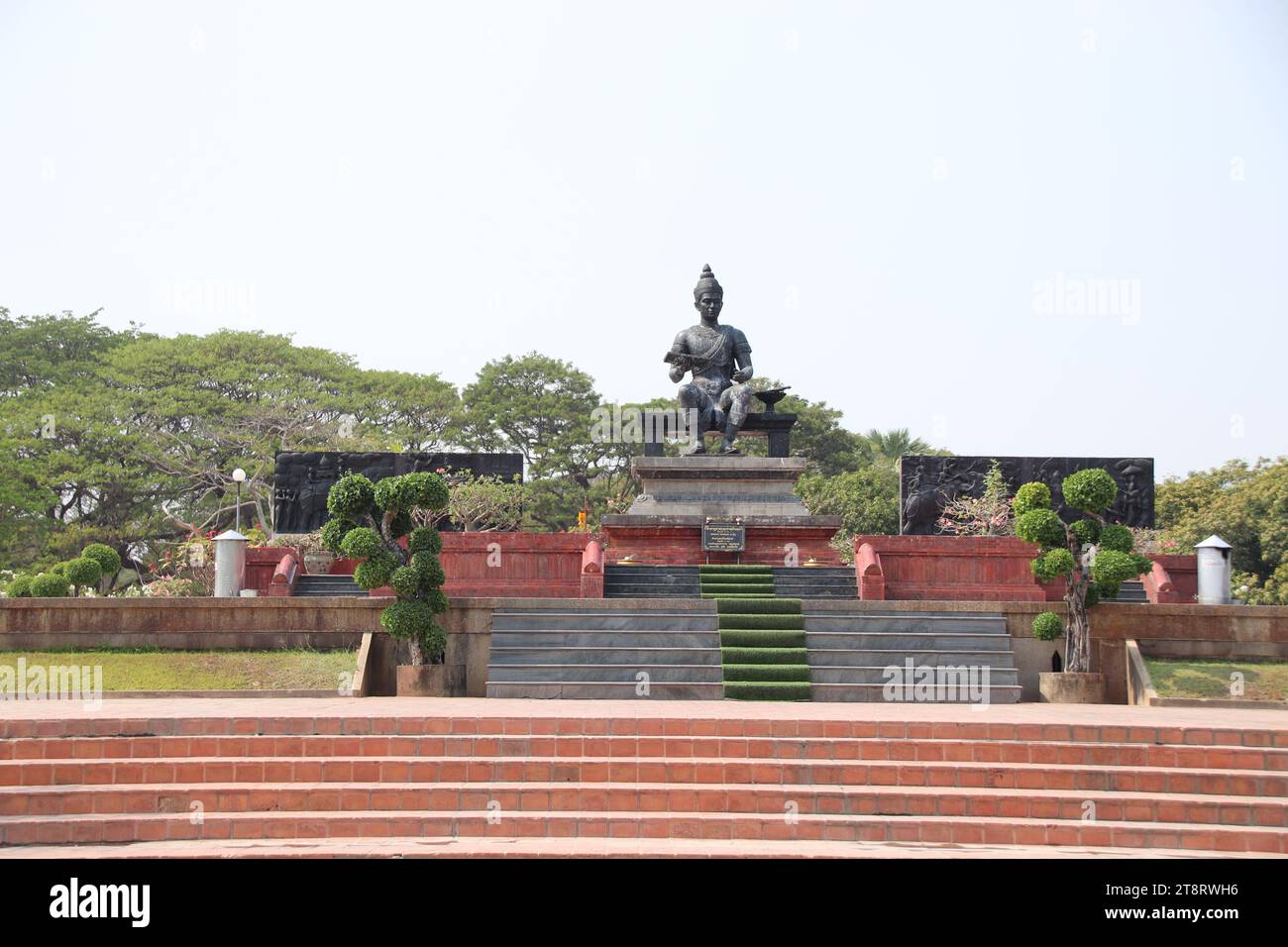 Monumento Re Ramkamhaeng, Parco storico di Sukhothai, Sukhothai, Thailandia, antica capitale tailandese dal XIII al XVI secolo. Parco storico di Sukhothai nel centro dell'antica città Foto Stock