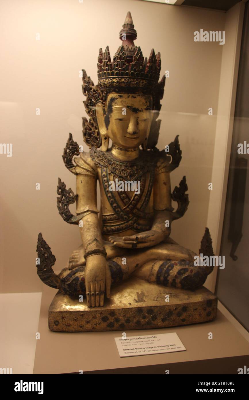 Arte birmana, XIX-XX secolo, Buddha incoronato che sottomise Mara, Museo Nazionale della Thailandia, Bangkok Foto Stock