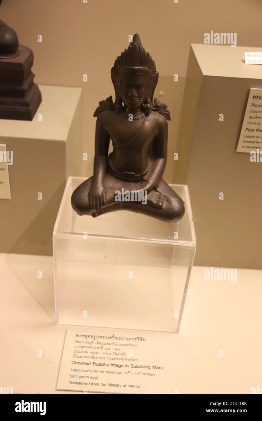 Arte Lopburi (stile Khmer): Buddha incoronato che sottomise Mara, XII-XIII secolo circa, Museo Nazionale della Thailandia, Bangkok Foto Stock