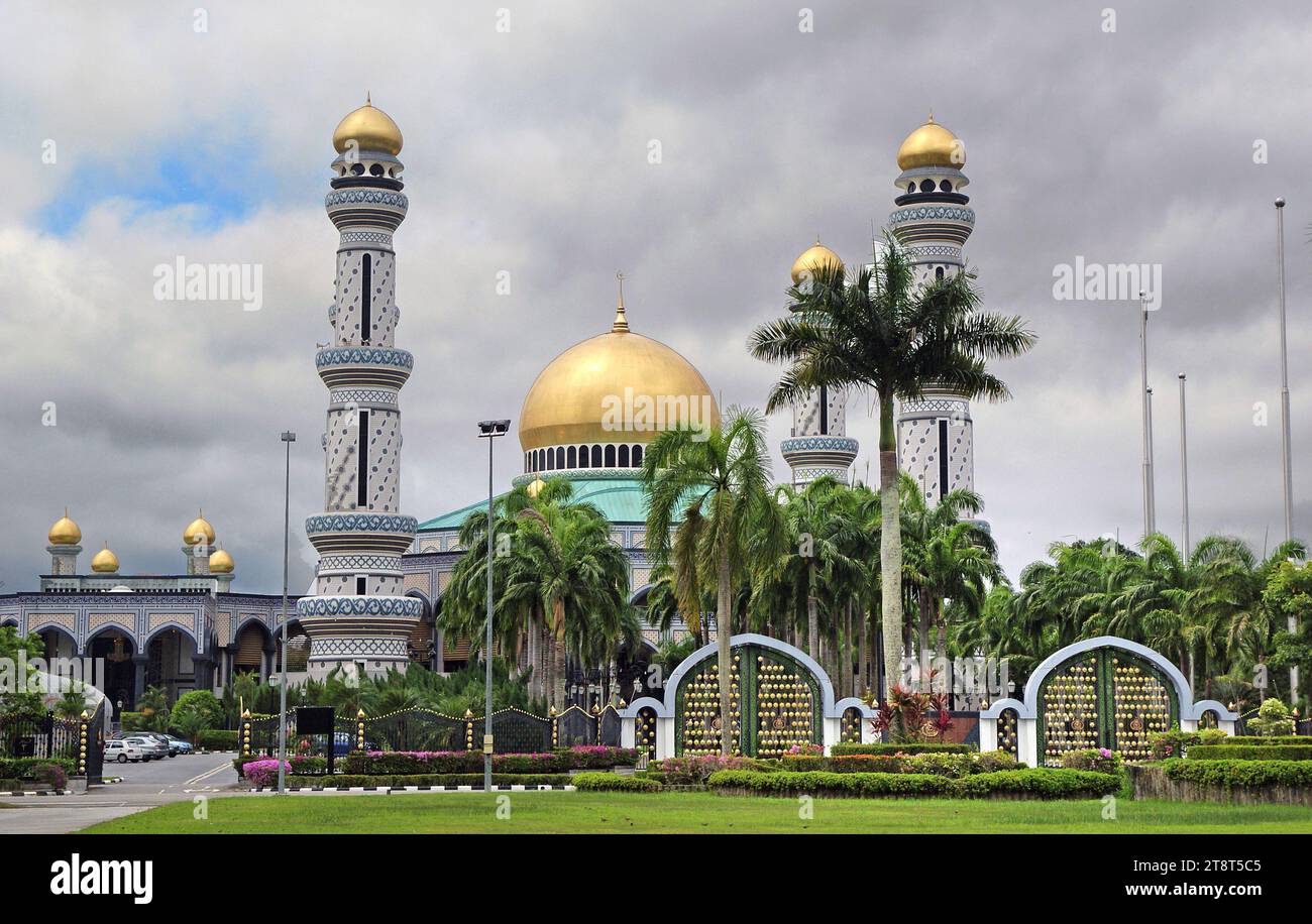 Jame'ASR Hassanil Bolkiah Mosque Brunei, considerata uno dei monumenti più grandiosi dell'Islam in tutta la regione, la magnifica Jame' ASR Hassanil Bolkiah Mosque è frutto di un'idea di sua Maestà il sultano Haji Hassanal Bolkiah Mu'izzaddin Waddaulah e Yang Dipertuan Negara Brunei Darussalam Foto Stock