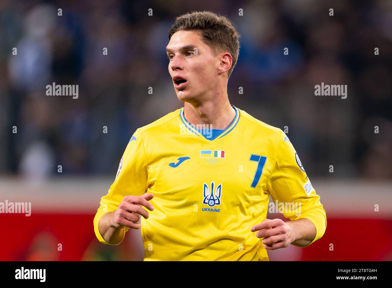 LEVERKUSEN, GERMANIA - 20 NOVEMBRE: Georgiy Sudakov, Ucraina, guarda durante il girone C - UEFA EURO 2024 European Qualifiers match tra Ucraina e Italia a BayArena il 20 novembre 2023 a Leverkusen, Germania. (Foto di Joris Verwijst/Agenzia BSR) Foto Stock