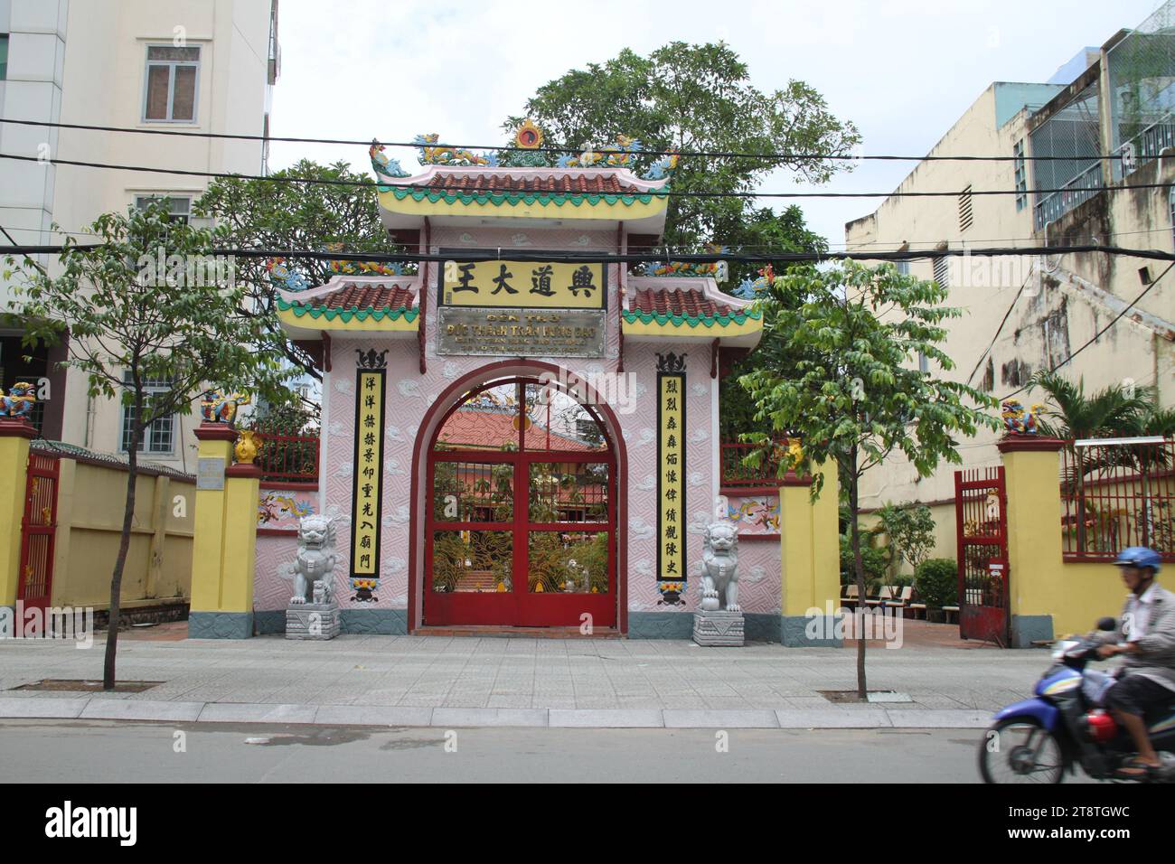 Tempio di Tran Hung Dao, grande generale che sconfisse tre invasioni mongole; ho chi Minh City Foto Stock