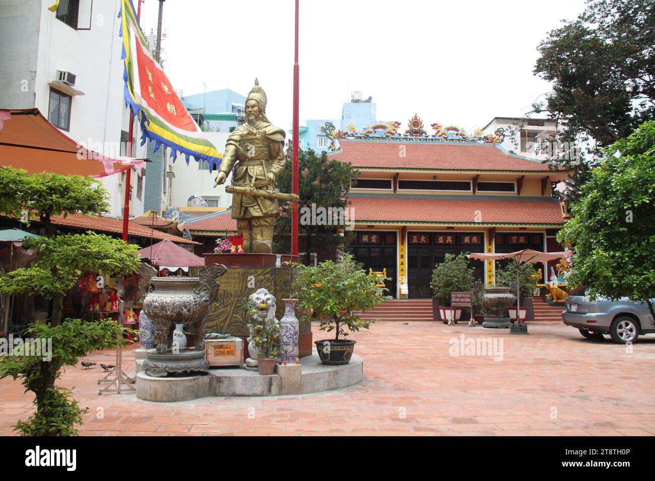 Tempio di Tran Hung Dao, grande generale che sconfisse tre invasioni mongole; ho chi Minh City Foto Stock