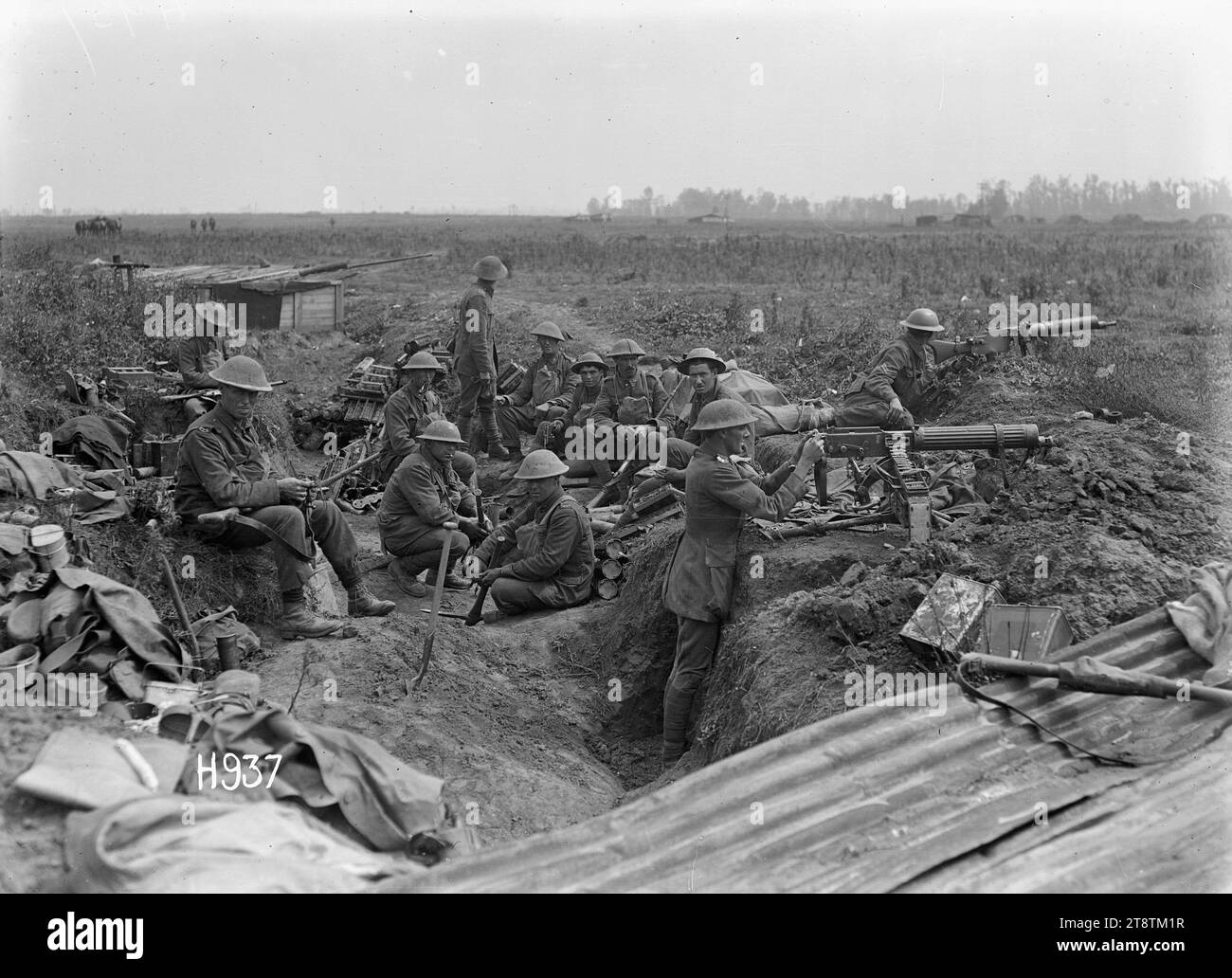 Prima guerra mondiale mitragliatrici neozelandesi che utilizzavano una posizione tedesca catturata, Puisiuex, Francia, prima guerra mondiale mitragliatrici neozelandesi che utilizzavano una posizione tedesca catturata a Puisieux, in Francia, il 21 agosto 1918. Foto scattata Foto Stock