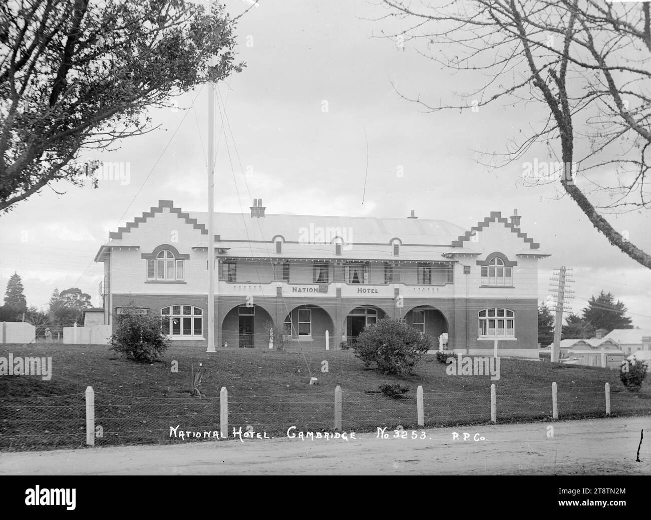 The National Hotel, Cambridge, Vista del National Hotel, Cambridge. circa 1910-1930. Datato da altre immagini della Price Collection con numeri simili nella sua sequenza fotografica Foto Stock