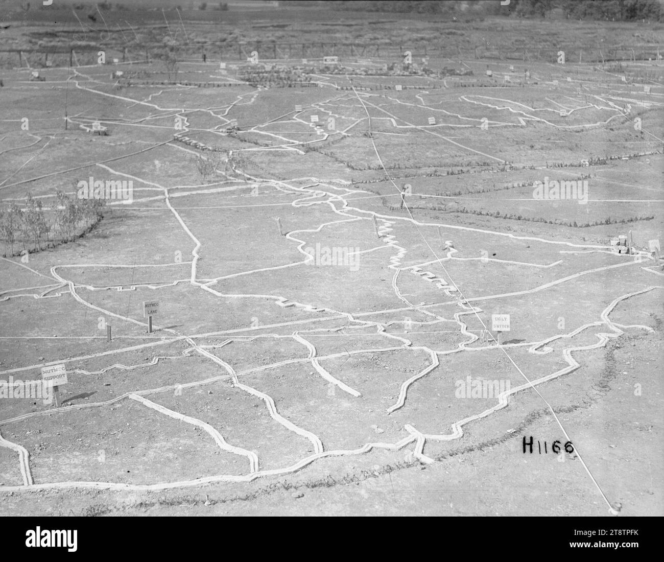 Le mappe su larga scala della base della nuova Zelanda Divisional a Etaples, prima guerra mondiale, Una sezione delle enormi mappe dettagliate o modelli per pianificare la disposizione delle truppe e così via presso la base della nuova Zelanda Divisional a Etaples, in Francia durante la prima guerra mondiale Questi sono altamente accurati mostrando la geografia fisica e umana dell'area (ad esempio edifici e strade) dove le truppe erano o potrebbero essere impegnate, 1918 Foto Stock