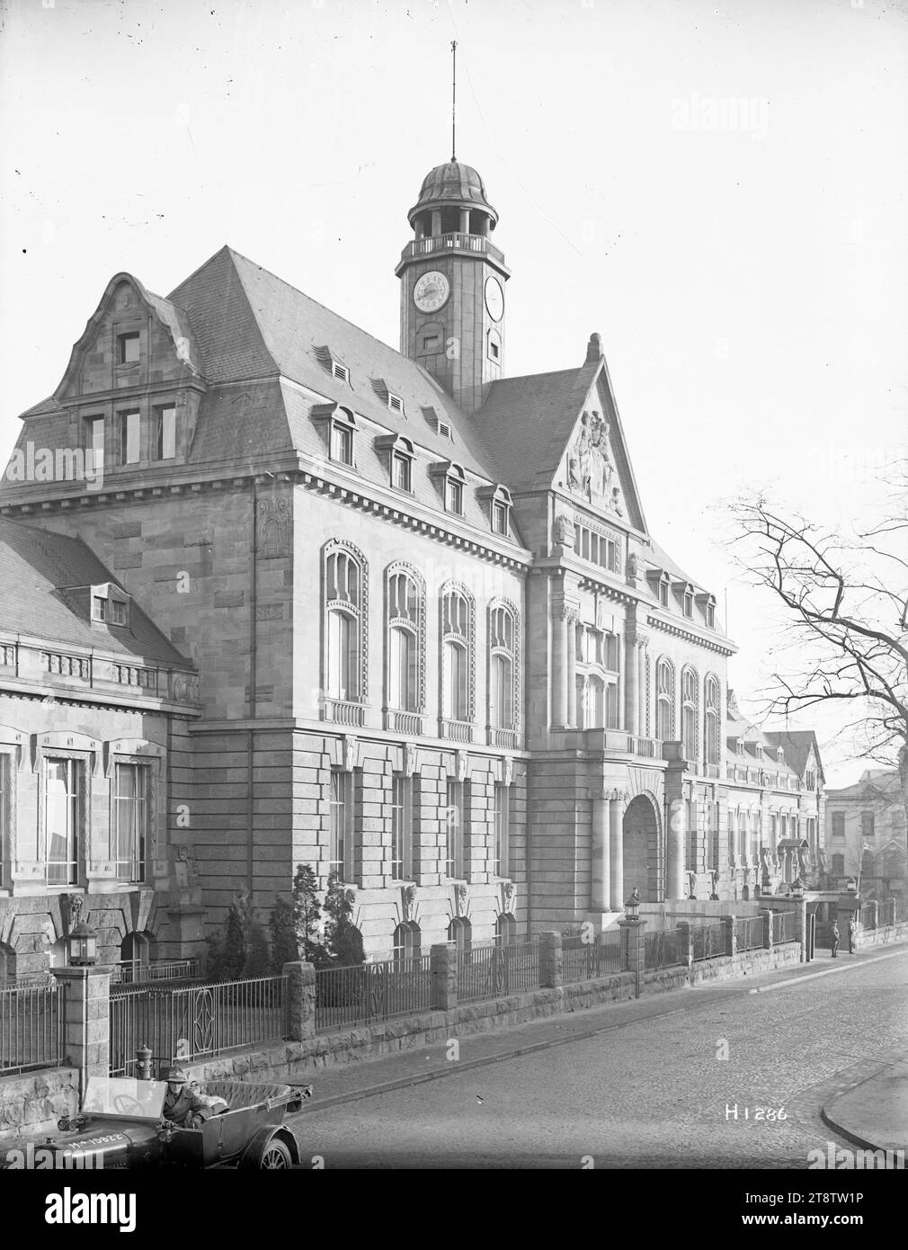 La nuova Zelanda Divisional Headquarters a Leverkusen, Germania, 1919, una vista esterna del grande edificio che ospita il New Zealand Divisional Headquarters a Leverkusen, Germania, durante l'occupazione della Germania dopo la prima guerra mondiale Fotografia scattata nel marzo 1919 Foto Stock