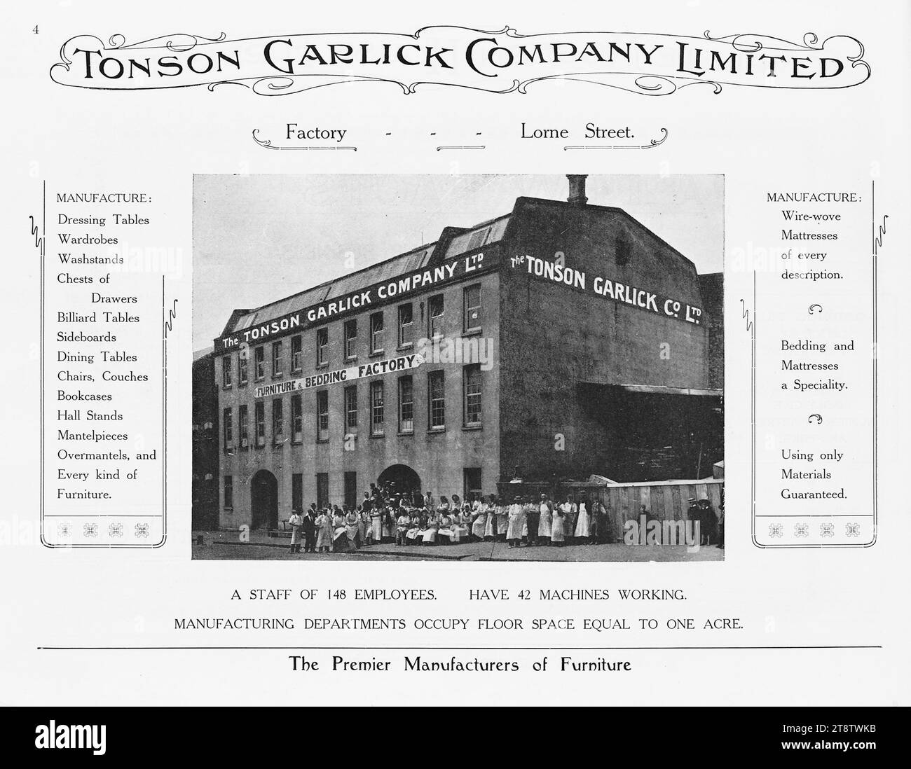 Tonson Garlick Co: Fabbrica, Lorne Street. Uno staff di 148 dipendenti. Far funzionare 42 macchine. I reparti di produzione occupano uno spazio pari a un acro. CA 1910, mostra l'esterno dell'edificio della fabbrica a due piani, con un gruppo di personale in piedi all'esterno Foto Stock