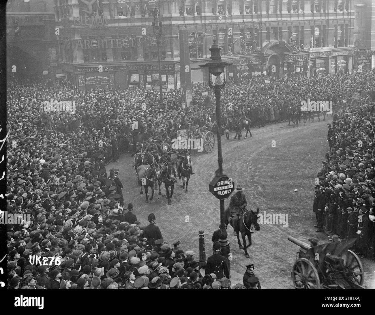 NZEF trasporto cavalli il traino di cannoni catturati a Londra alla fine della Prima Guerra Mondiale, 1918 Foto Stock