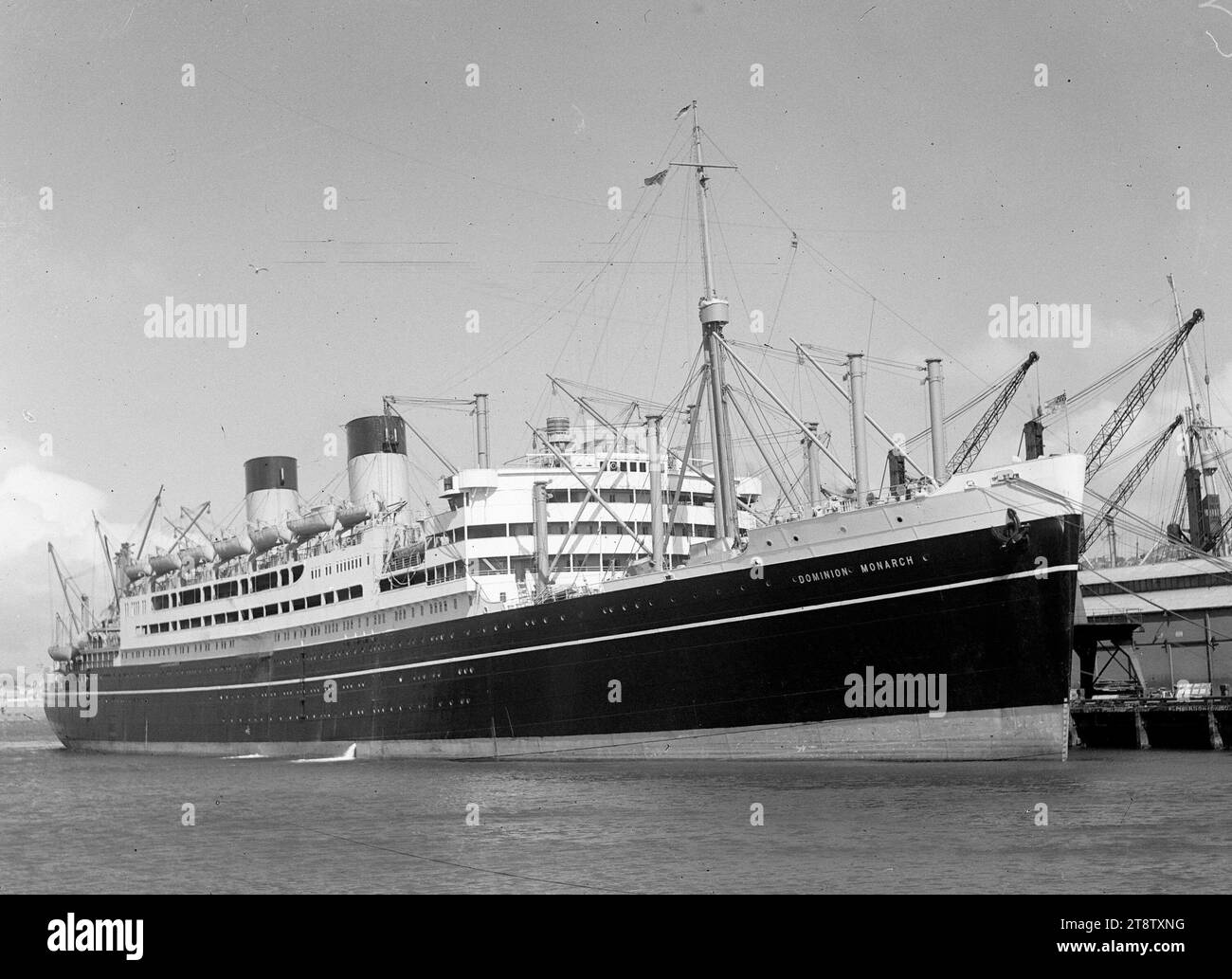 Il Dominion Monarch in un molo a Wellington, nuova Zelanda, anni '1940 Foto Stock