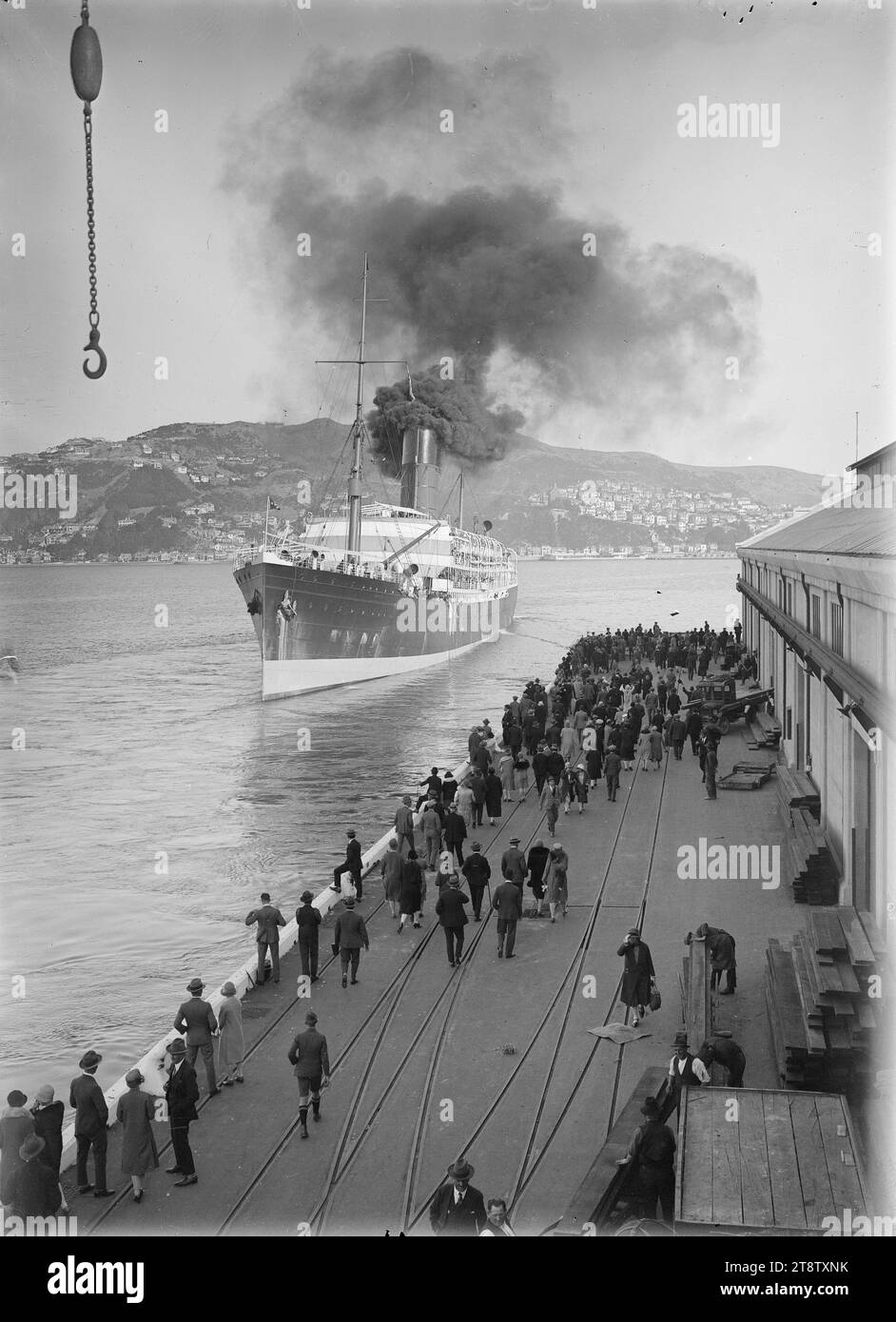 Ship Tahiti, Wellington, New Zealand Harbour, 1928 o 1929 Foto Stock