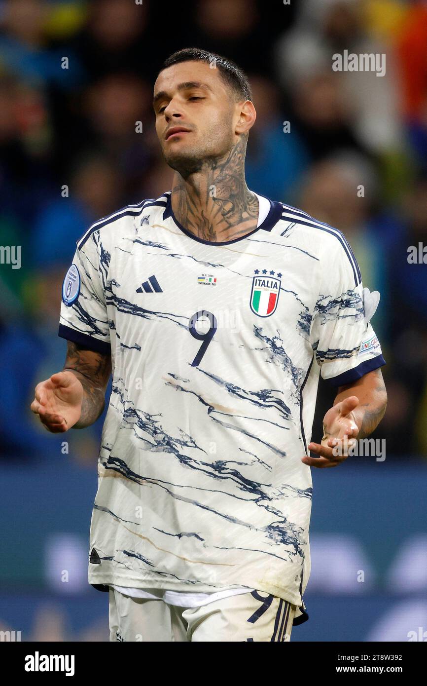 Leverkusen, Fussball, Männer, Men Länderspiel, EM-Qualifikation in der Bay-Arena in Leverkusen 20.11.2023 Ucraina:Italien 0:0 Gianluca SCAMACCA (ITA) foto: Norbert Schmidt, Duesseldorf Foto Stock