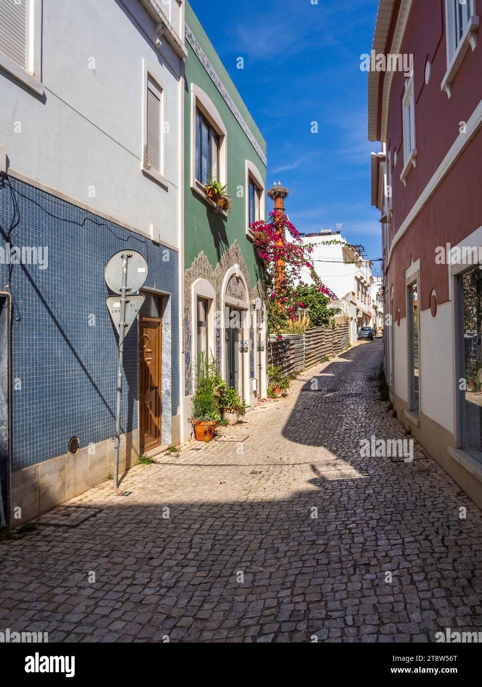 Zona della città vecchia di Portimao nel distretto di Faro dell'Algarve in Portogallo Foto Stock