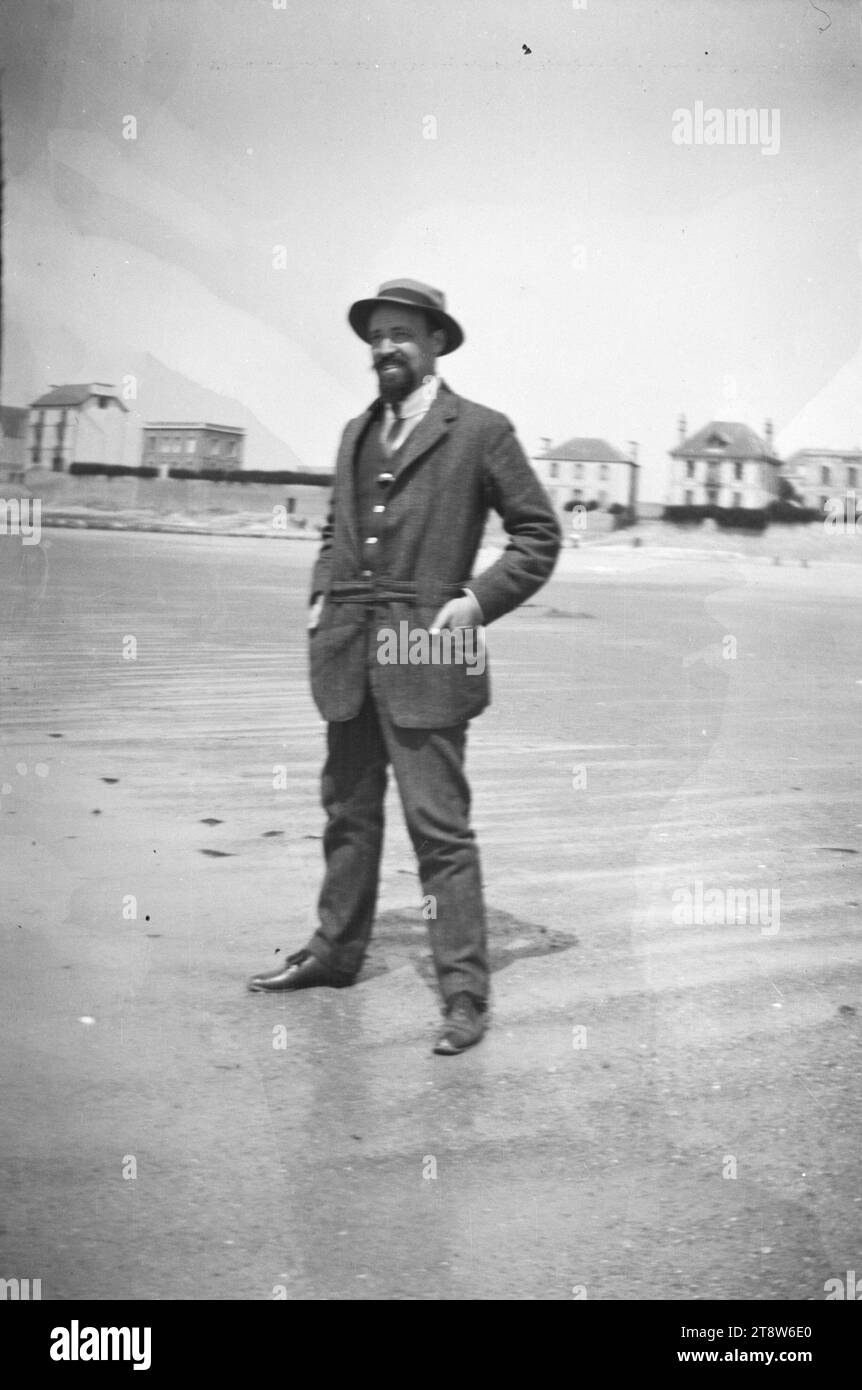 Anni Simberg, Hugo Simberg in Bretagna, sulla spiaggia aperta di bassa marea, 1910, 84 x 56 mm, Bretagna, spiaggia di sabbia, viaggi, Francia - lavoro: Sailor's Farewell, a sketch Foto Stock