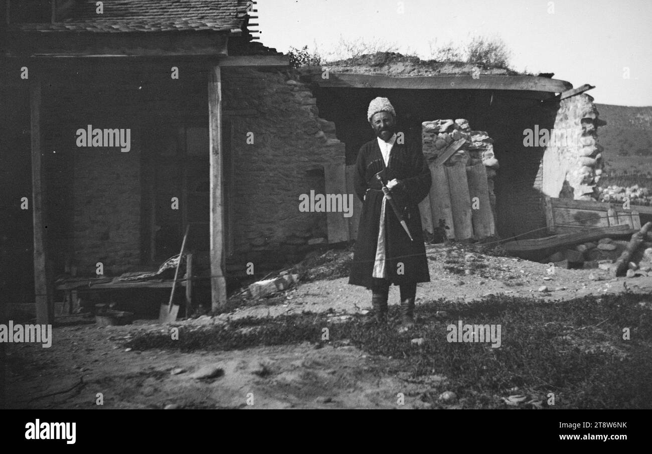 Hugo Simberg, 24.6,1873, Hamina, 12.7,1917, Ähtäri, Bulatš nel villaggio tataro di Muhamedan, Muhamedan fu la guida di Hugo Simberg in Daghestan, 1899, 55 x 82 mm, costruzione in pietra, villaggio, viaggi, rovine - lavoro: paesaggio da Kiviniemi Foto Stock