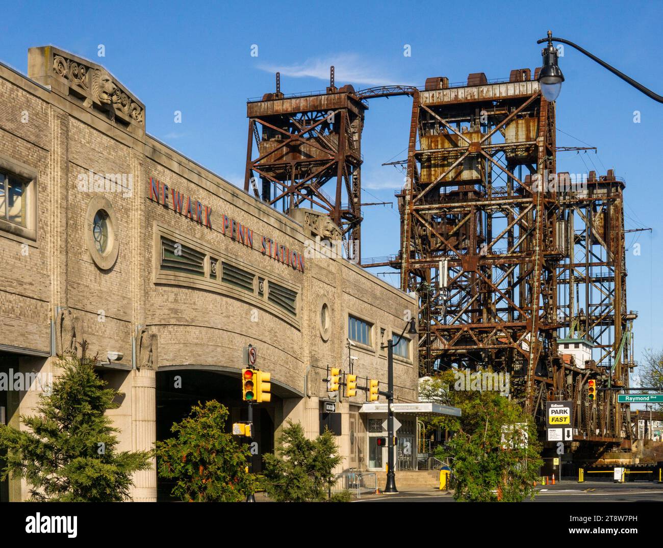 Newark, New Jersey - US - 12 novembre 2023 The Dock Bridge, un paio di ponti verticali che attraversano il fiume Passaic a Newark, New Jersey, e Harrison, New Jersey Esclusi i prodotti usati Foto Stock