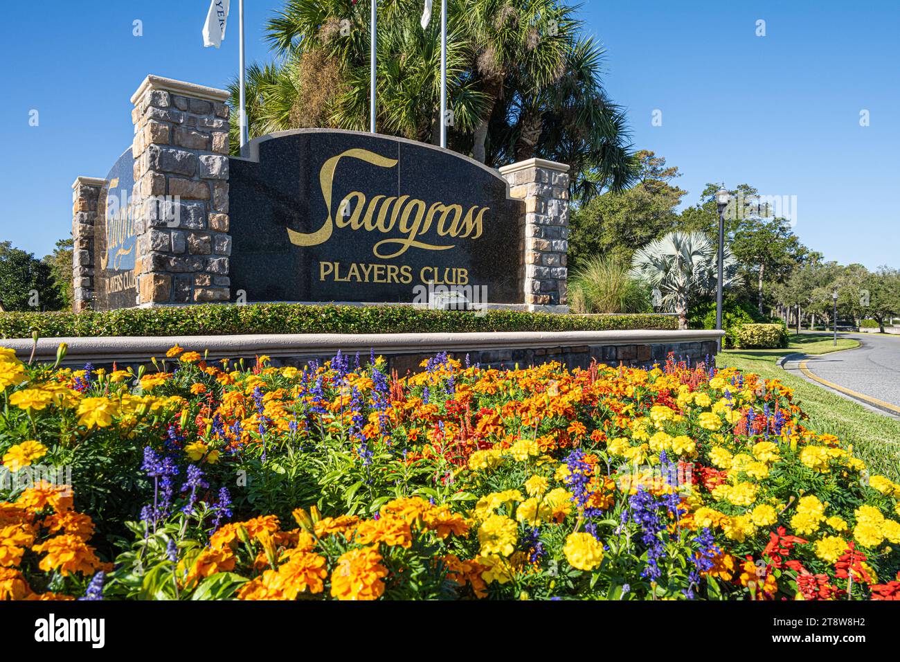 Ingresso lungo la Florida A1A per il Sawgrass Players Club, una comunità privata con recinzione e sede del campionato di golf PLAYERS a Ponte Vedra Beach, Florida. Foto Stock