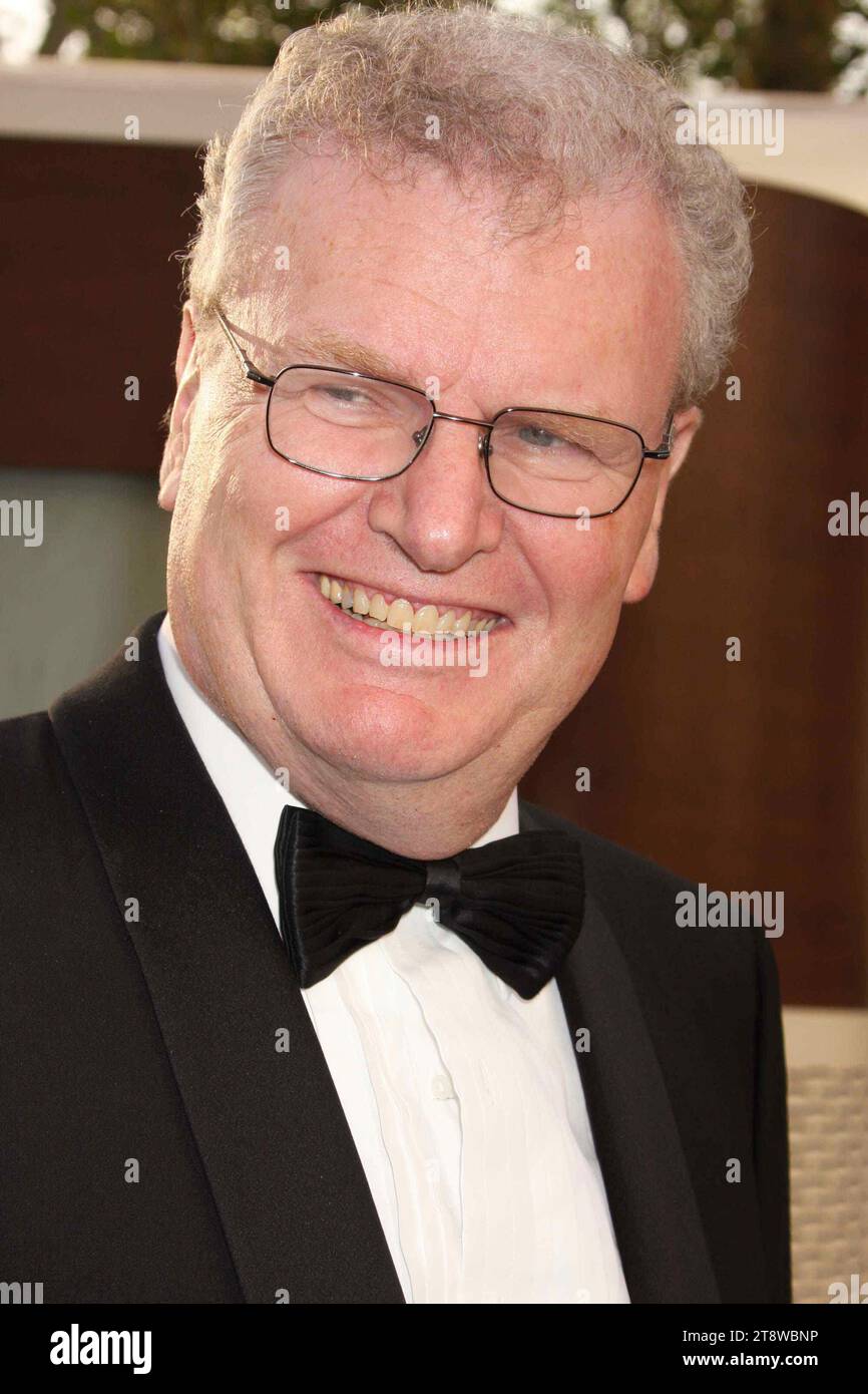 Sir Howard Stringer partecipa all'apertura della stagione 2009-10 del Metropolitan Opera con una nuova produzione di "Tosca" al Josie Robertson Plaza del Lincoln Center a New York il 21 settembre 2009. Crediti fotografici: Henry McGee/MediaPunch Foto Stock