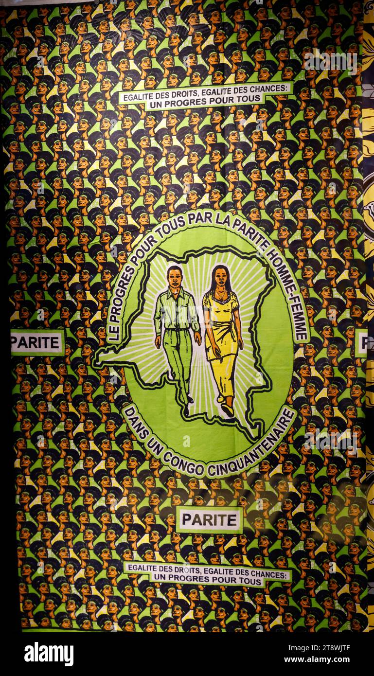 FANCY: MOSTRA DI TESSUTI COMMEMORATIVI IN AFRICA AL MUSEO QUAI BRANLY DI PARIGI Foto Stock