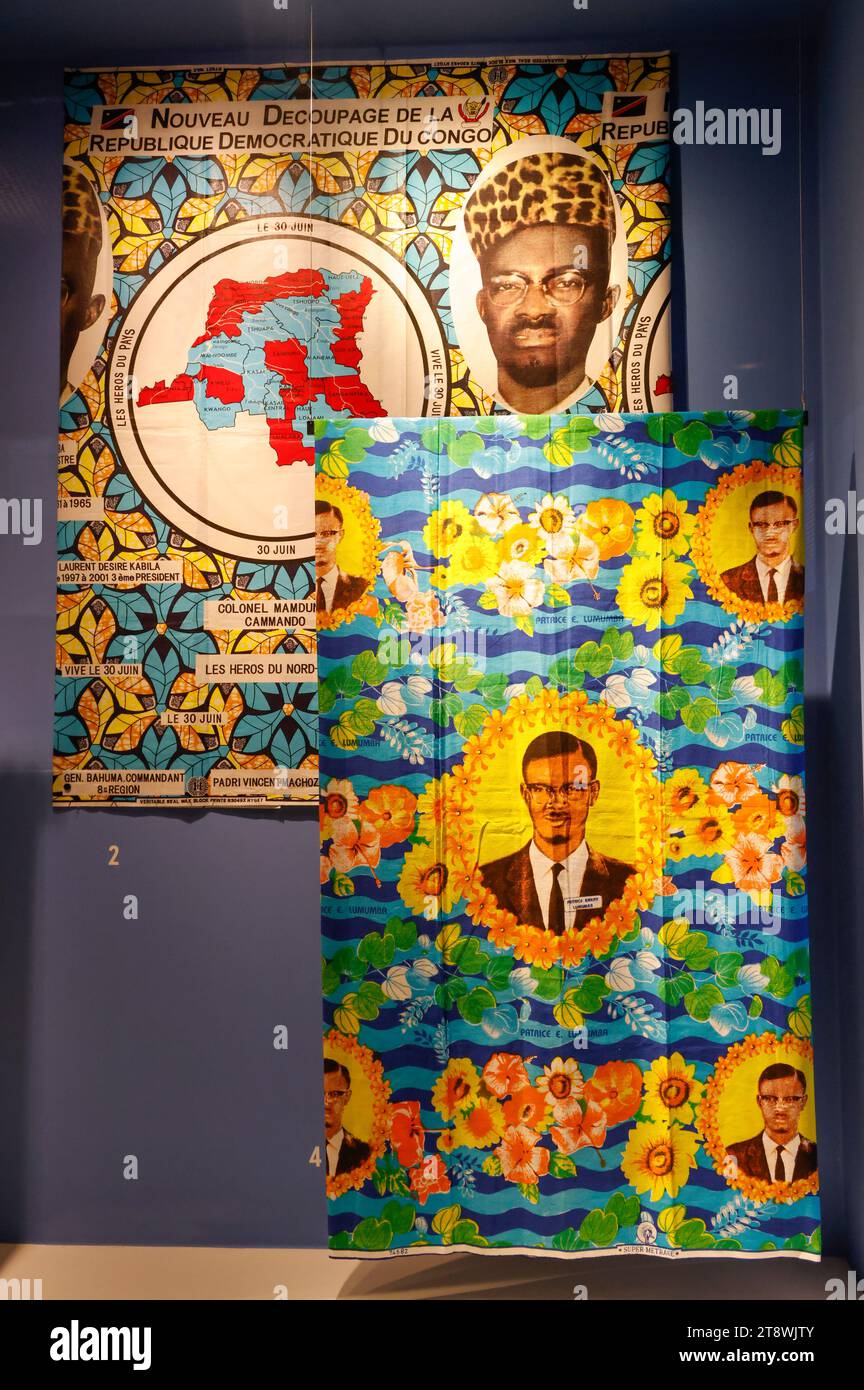FANCY: MOSTRA DI TESSUTI COMMEMORATIVI IN AFRICA AL MUSEO QUAI BRANLY DI PARIGI Foto Stock