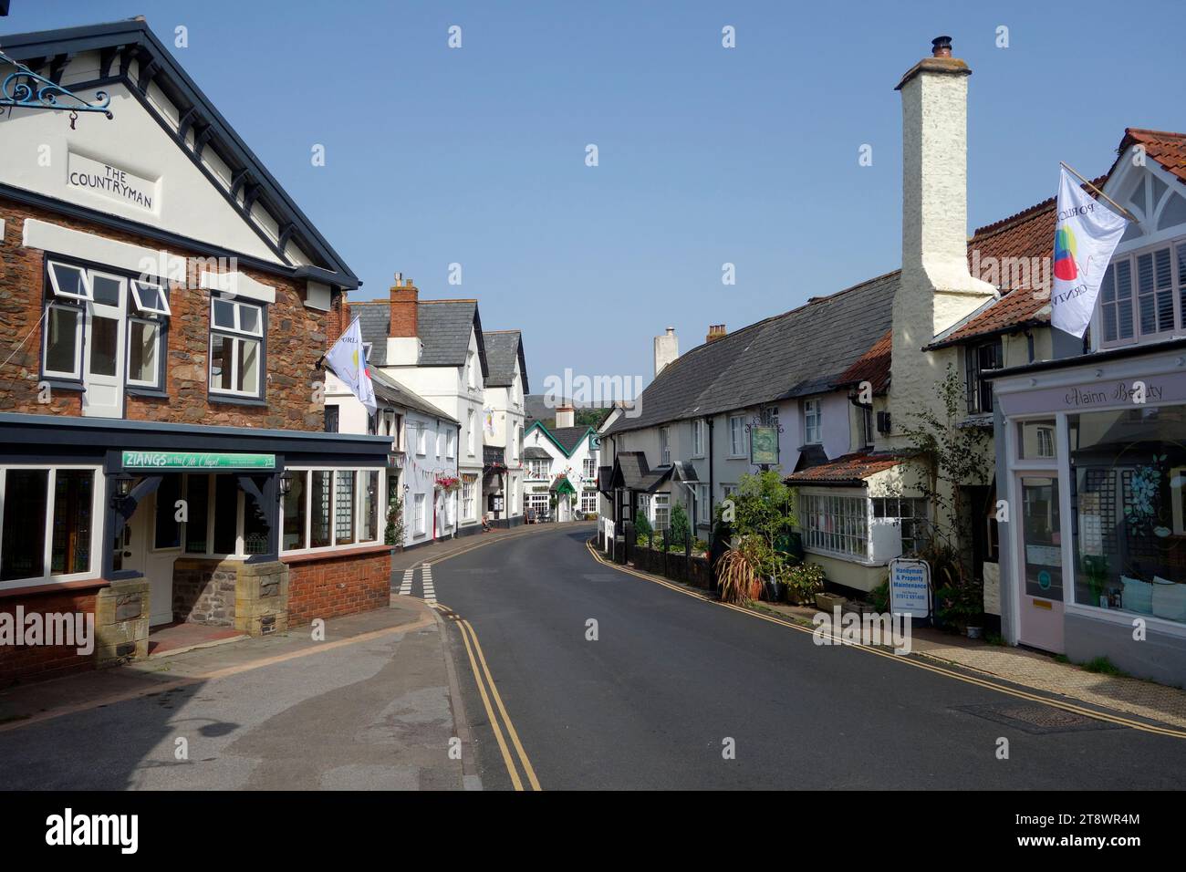 A39 A Road, Porlock Village, Exmoor Natioanl Park, Somerset, Inghilterra, REGNO UNITO Foto Stock