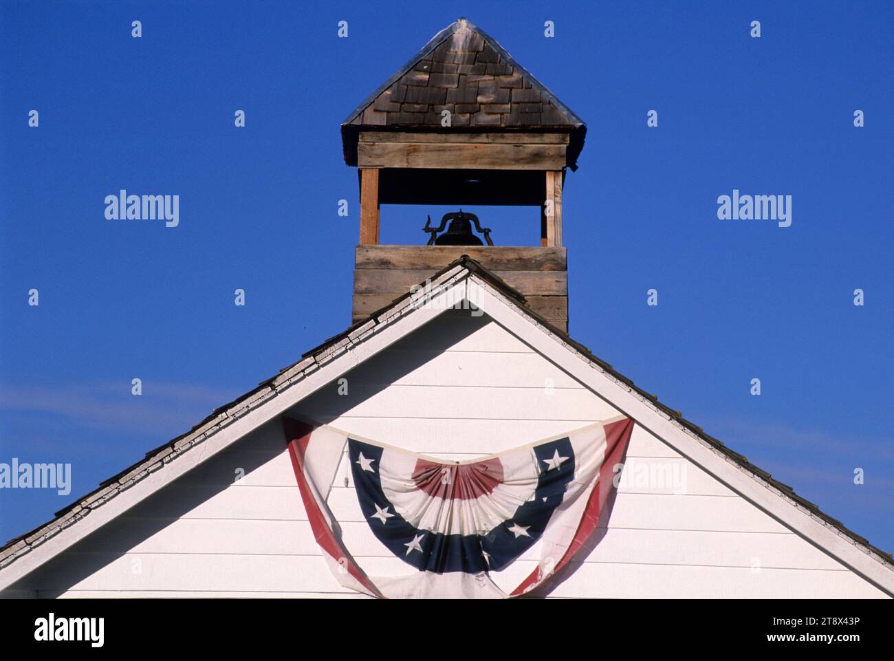 Campanile della vecchia scuola, Homestead Village Museum, Fort Rock, Oregon Foto Stock