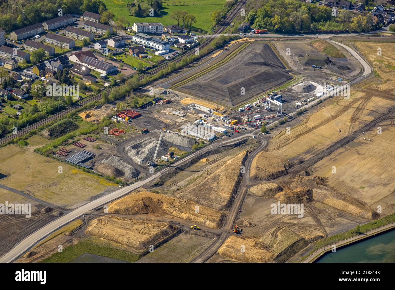 Vista aerea, Wasserstadt Aden, area di costruzione per il quartiere urbano progettato sul sito dell'ex miniera Haus Aden, cantiere, Weddinghof Foto Stock