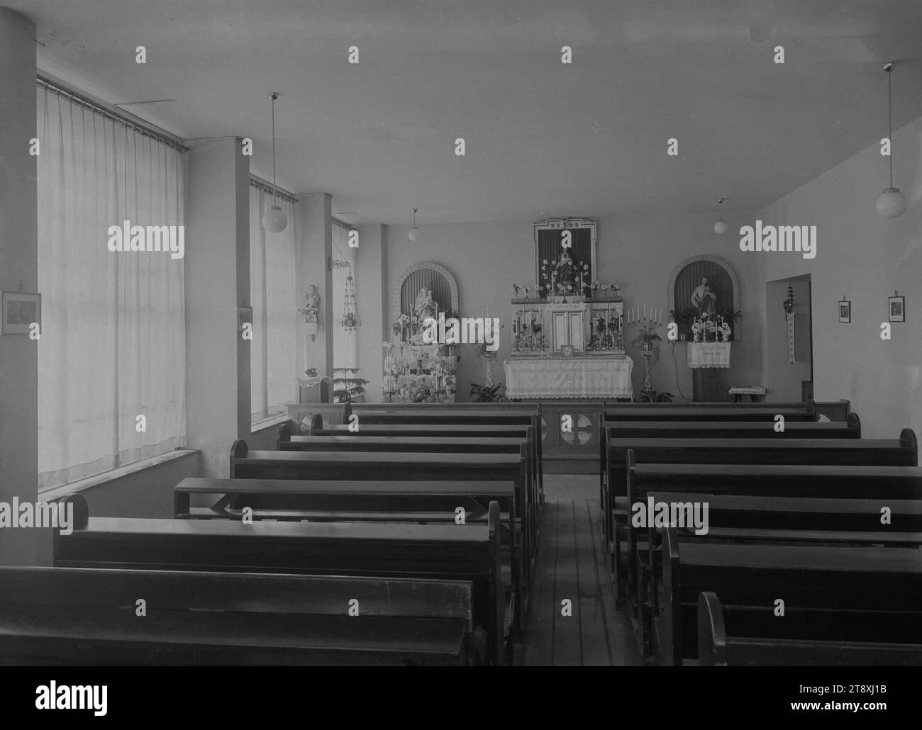 Cappella di Karl-Marx-Hof (19°, Heiligenstädter Straße 82-89), vista sull'altare, Martin Gerlach jun. (1879-1944), fotografo, datato intorno al 1936, vetro, negativo, altezza 17,8 cm, larghezza 23,8 cm, architettura, edificio municipale, appartamenti municipali, Vienna rossa, 19° distretto: Döbling, cappella (interno della casa), altare, Karl-Marx-Hof, edificio basso, edificio residenziale, la Vienna Collection Foto Stock