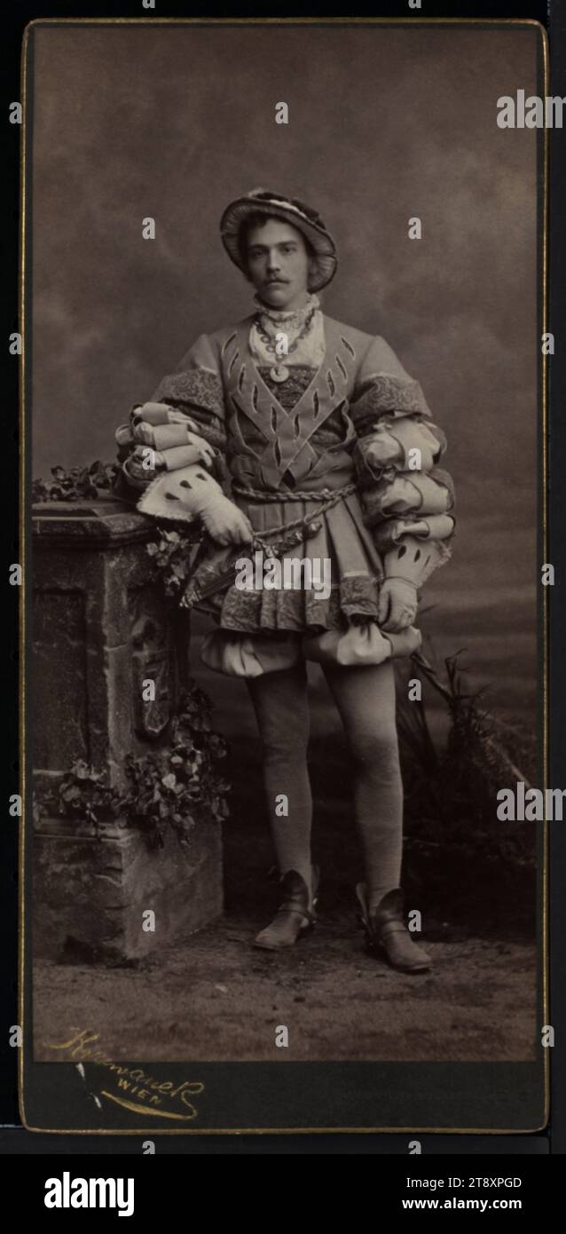 Fritz Szontágh alla processione Makartfest 1879, Rudolf Krziwanek (1843-1905), fotografo, 1879, supporto di cartone, carta per albumi, altezza 20,5 cm, larghezza 9,8 cm, epoca della Ringstrasse, storicismo, processione Makartfest 1879, ritratto, uomo, costume storico, costumi per processioni, la collezione Vienna Foto Stock