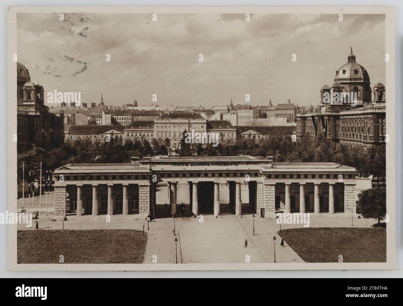 1st, Burgring-Burgtor, view against Court stables, picture Postcard, pag Wien Verlag, Producer, 1938, cartone, rotocalco, iscrizione, DA, Vienna, A, Kirchberg am Wechsel, INDIRIZZO, alla signora, attualmente Kirchberg am Wechsel, Villa Knoll, MESSAGGIO, cara Gerda! L'abbiamo fatto anche oggi e siamo stati al Lusthaus, da più di un anno per la prima volta, è stato eccezionalmente bello. Venerdì e sabato mio fratello era qui con sua moglie e suo figlio Foto Stock