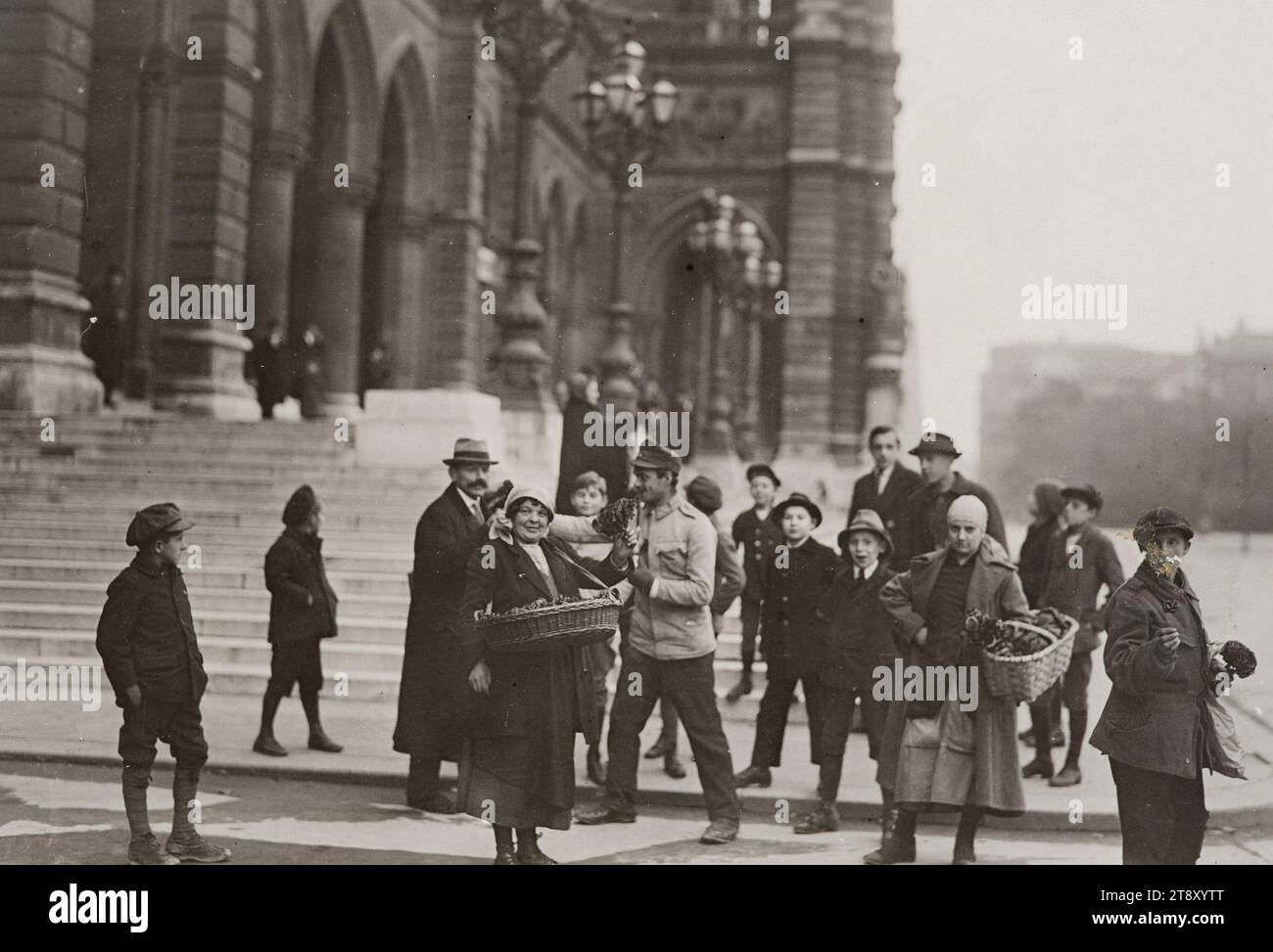 Primo anniversario della Repubblica, Richard Hauffe (1878-1933), fotografo, 1919, fotografia, la prima Repubblica, primo distretto: Innere Stadt, Rathausplatz, Municipio di Vienna, la collezione di Vienna Foto Stock