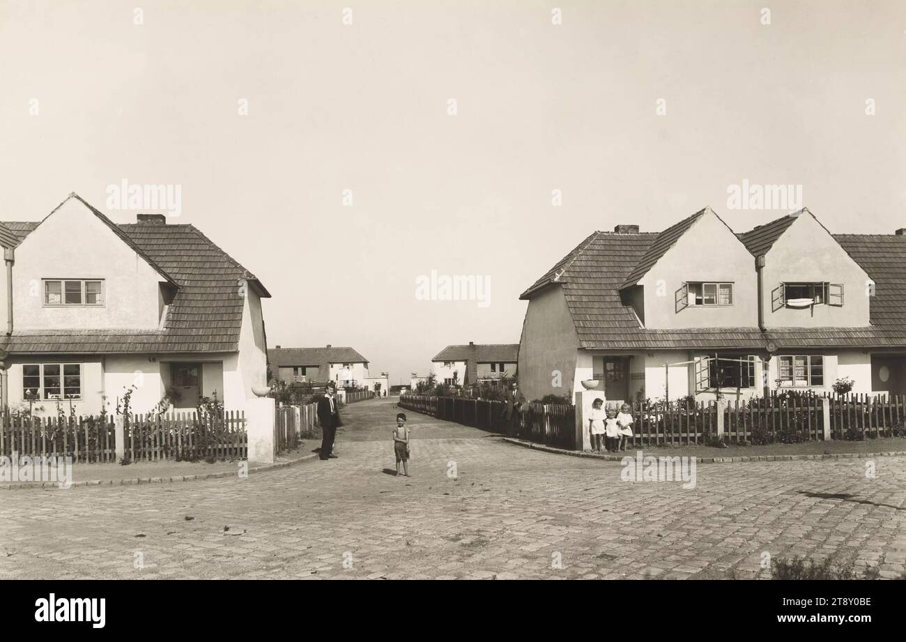 11th, Weißenböckstraße 5-27, Reischekgasse, Simmeringer Hauptstraße 192-198, Wilhelm-Kreß-Platz - Siedlung Weißenböckstraße, Martin Gerlach jun. (1879-1944), fotografo, data intorno al 1926, carta color argento gelatina, altezza x larghezza 38, 7 x 59, 9 cm, Vienna rossa, Gemeindebau, alloggi comunali, Living, undicesimo distretto: sobbollente, giardino, palazzetto, casa condominiale, la Vienna Collection Foto Stock