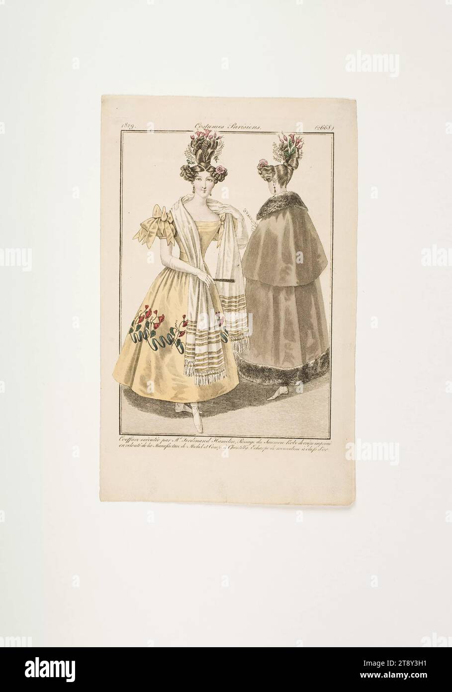 Foto della moda: Abiti femminili con palla, sconosciuto, 1829, carta, colorata, incisione su piastra di rame, altezza 21, 2 cm, larghezza 13, 4 cm, dimensioni piastra 17, 5 x 12, 4 cm, moda, borghesia, danza, vita notturna, Biedermeier, Festival e celebrazioni pubbliche, costumi, piatti di moda, copricapo, abbigliamento, abito: palla, abiti per occasioni ufficiali, donna, abito, abito, The Vienna Collection Foto Stock