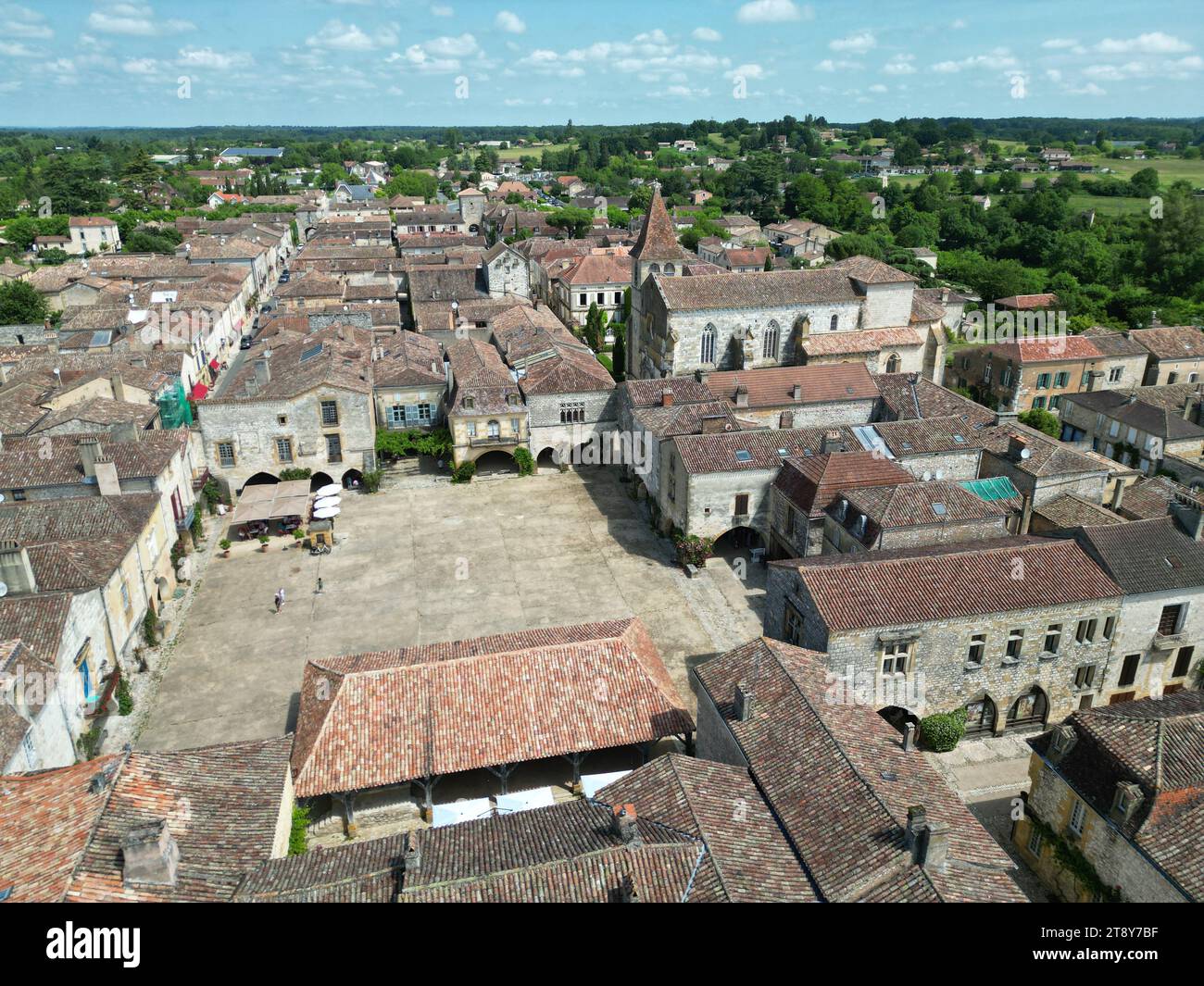 Piazza Monpazier, drone Francia, basso angolo aereo Foto Stock